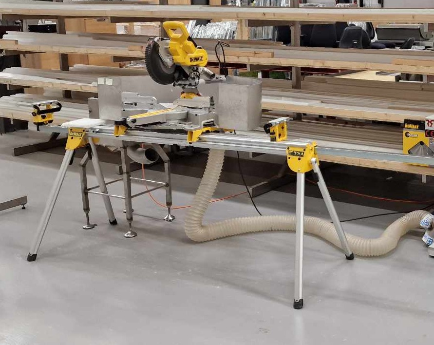 SELT / SOLD Öflug Dewalt DWS727 Geirungssög 250mm 1675W - framlenging