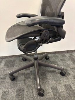 SELT / SOLD Herman Miller Aeron, B stærð 13