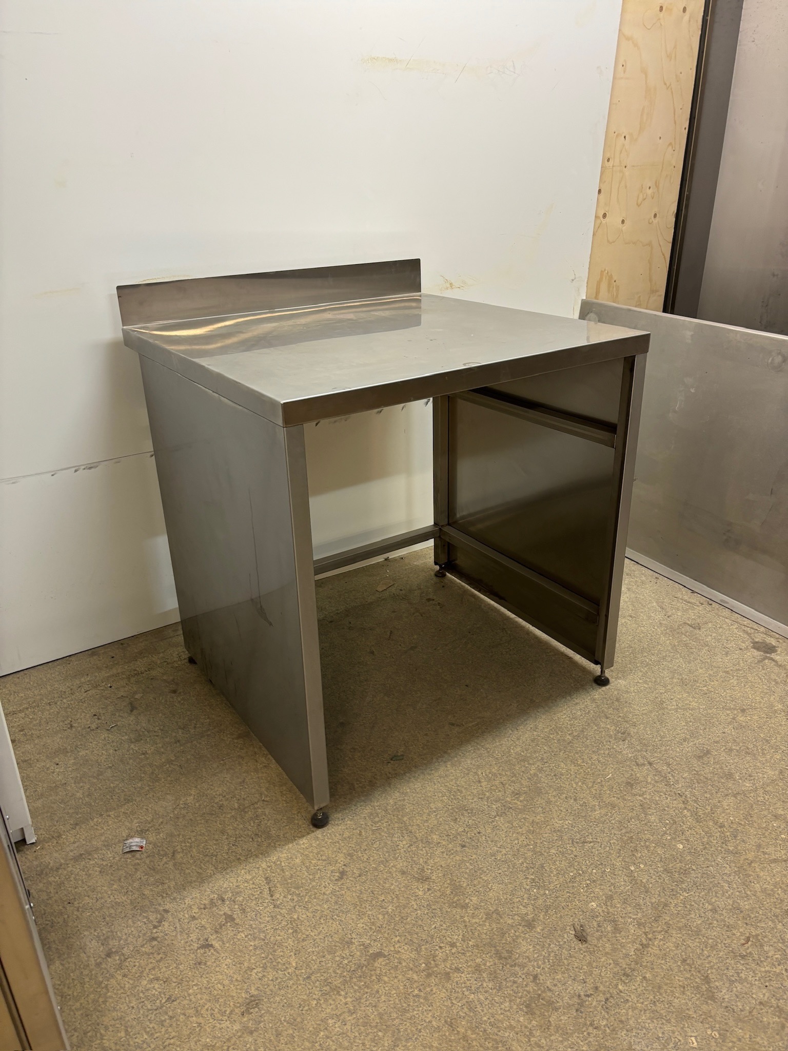 SELT / SOLD Ryðfrítt stálborð - þurrkborð - preppborð, : L 90 x B86, H92,5 sm. 3