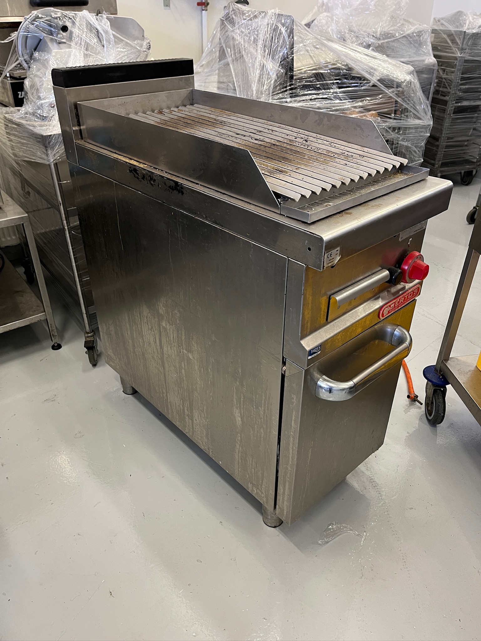 SELT / SOLD Berto's gasgrill, B40 x D70 x H90 sm 2