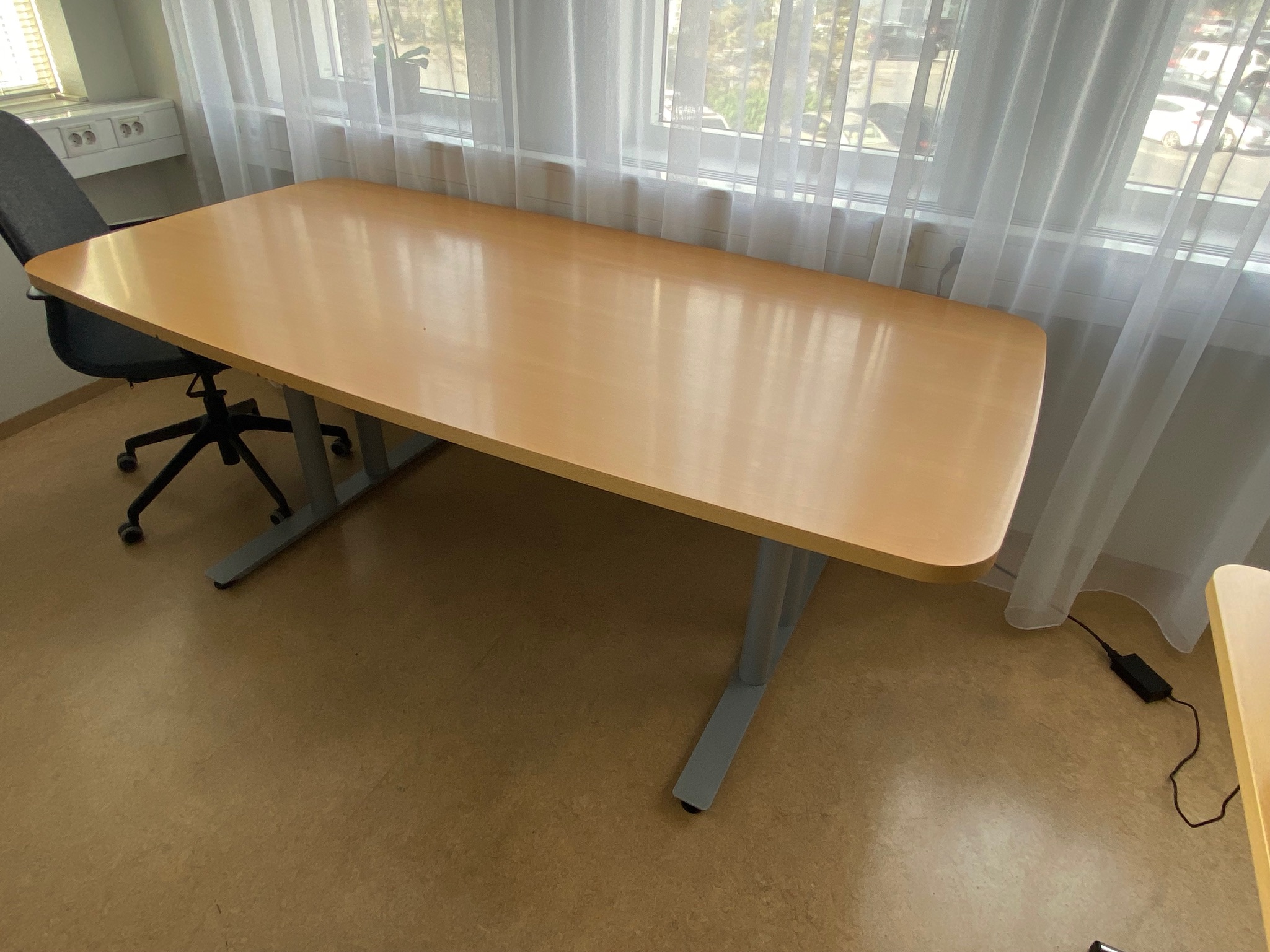 SELT / SOLD Fundarborð - 2m x 1m. (4-6 manna)