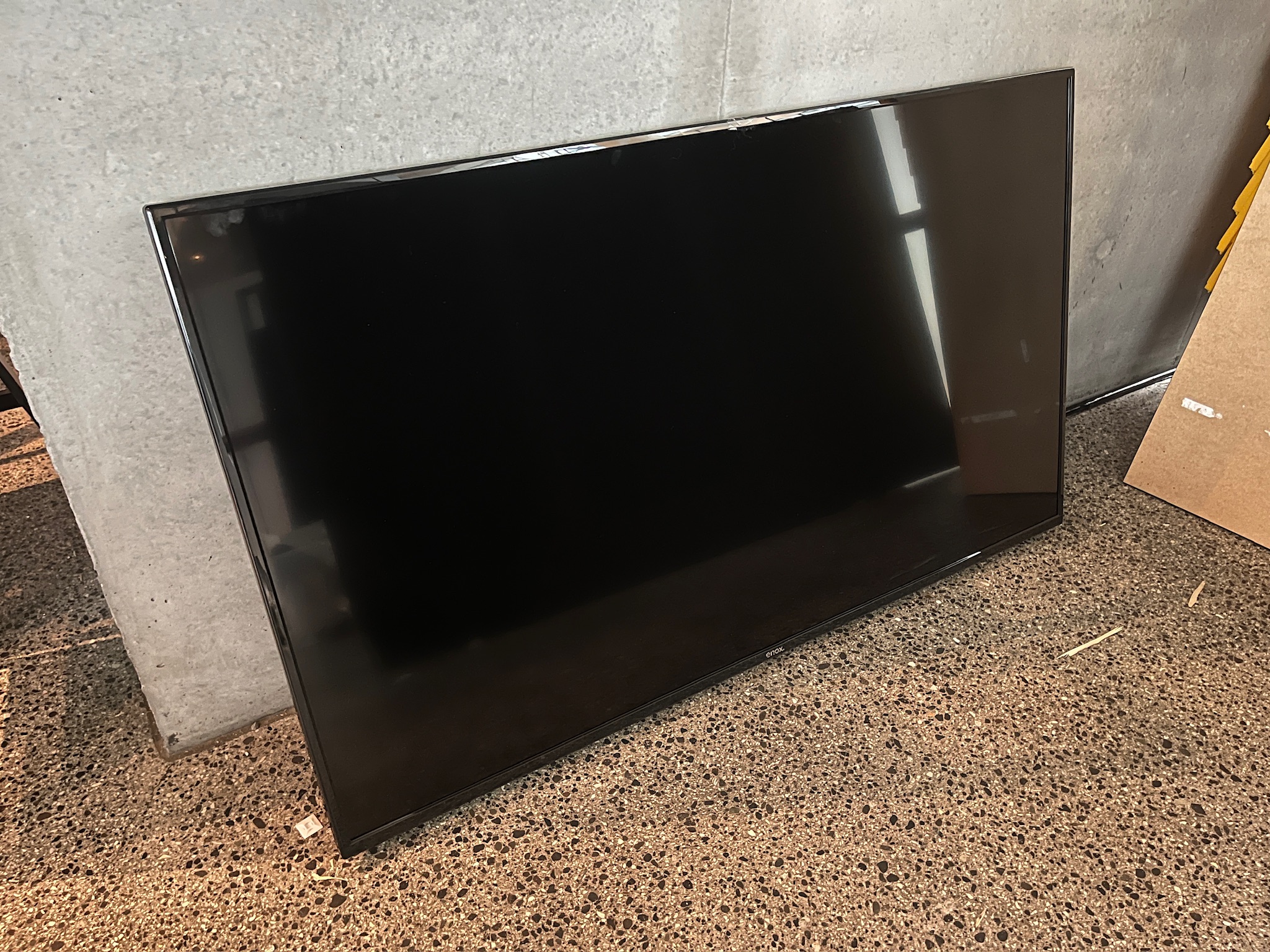 SELT / SOLD Enox QLED snjallsjónvarp, 65'', 4K