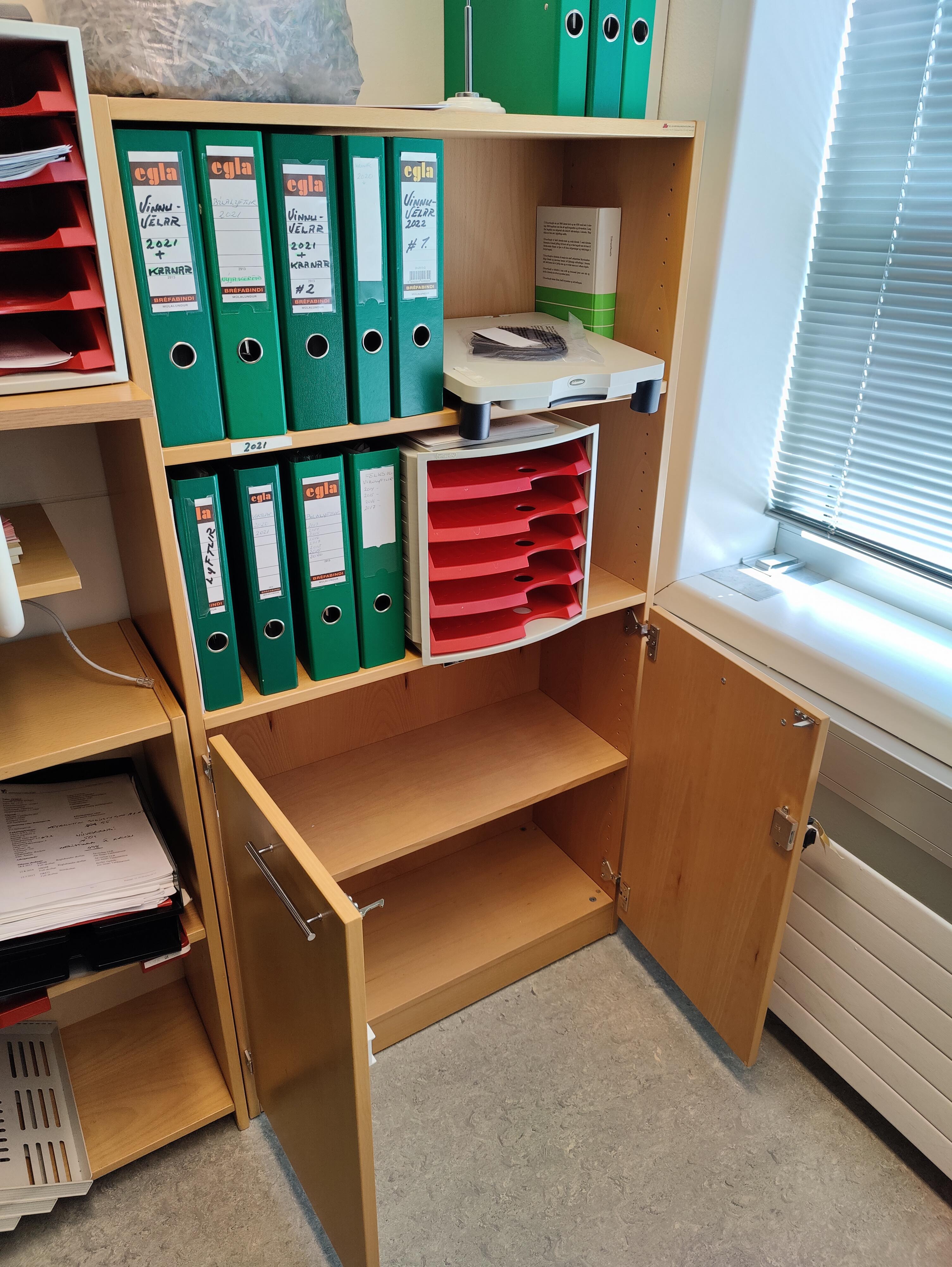 SELT / SOLD Skrifstofuskápur frá Á. Guðmundsson - Ísafjörður