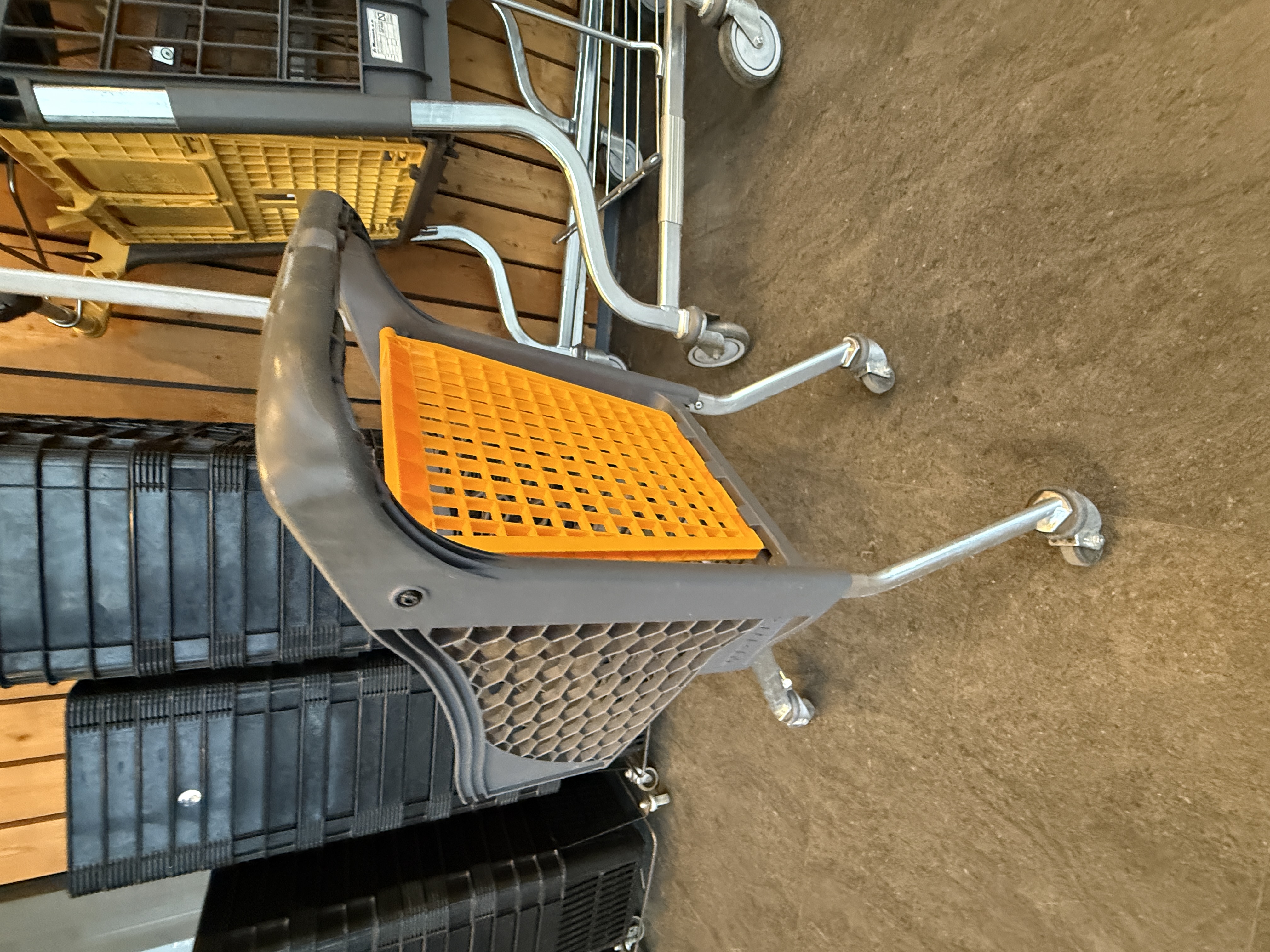SELT / SOLD Barnainnkaupakerra (25 L / 25 kg) Wanzl Tangolino (15 stk) 2