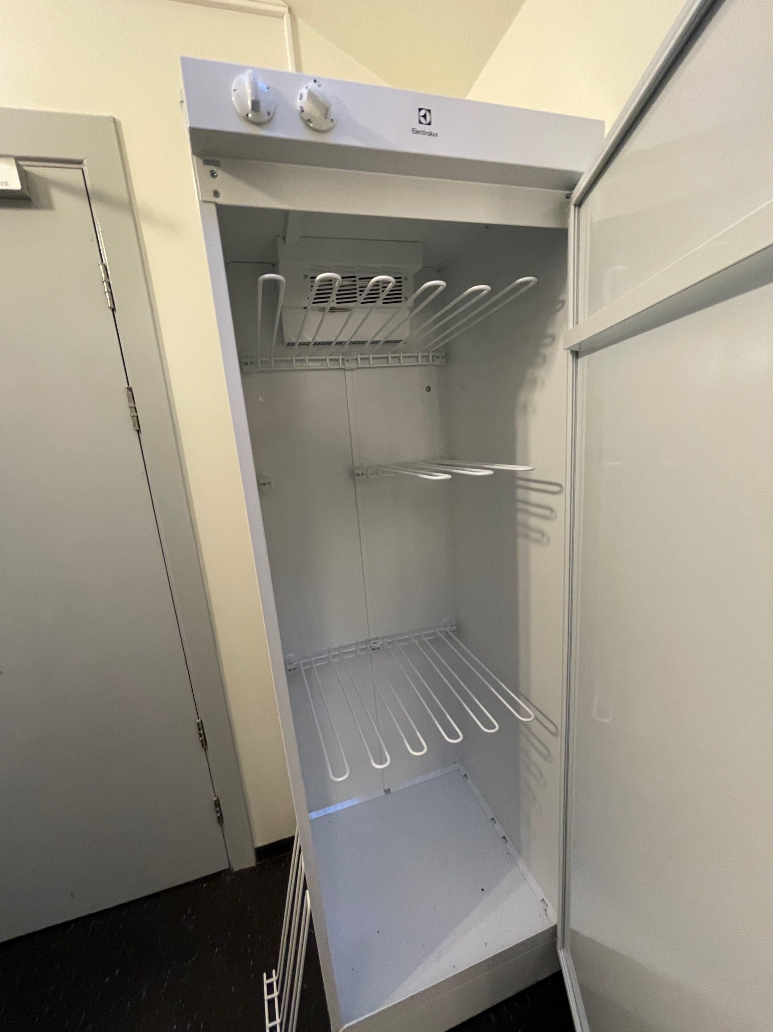 SELT / SOLD Þurrkskápur frá Electrolux 185 x 60 x 62 sm. 2