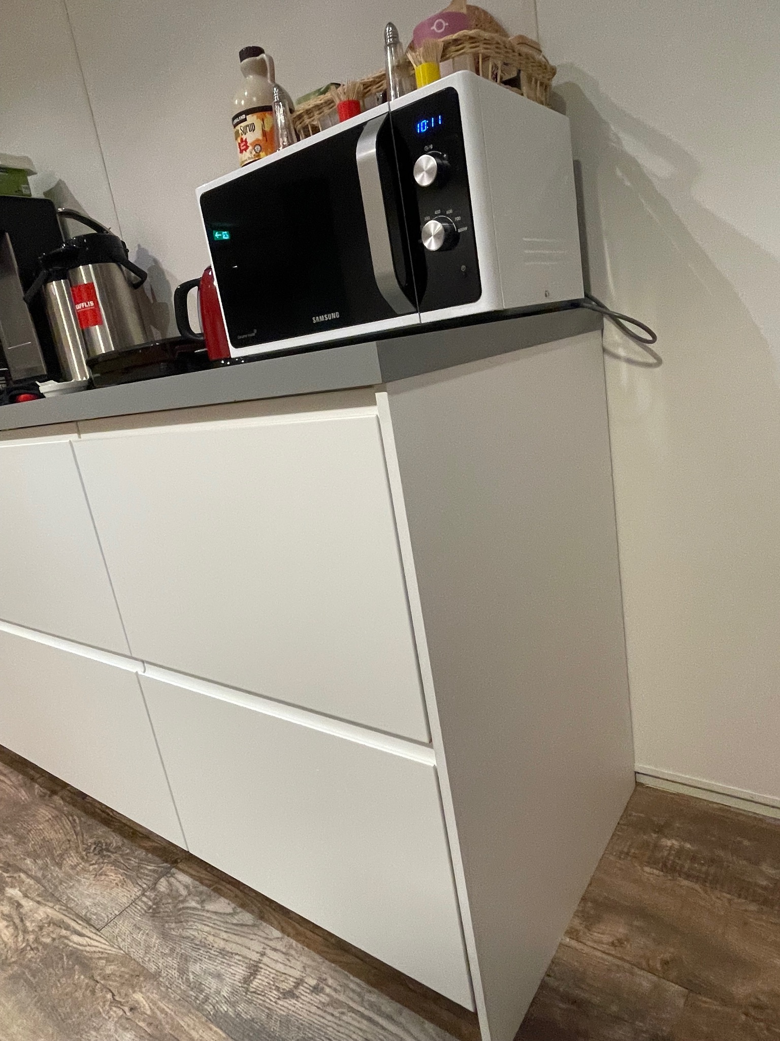 SELT / SOLD IKEA skápainnrétting, B244 x D63 x H92 sm. 3