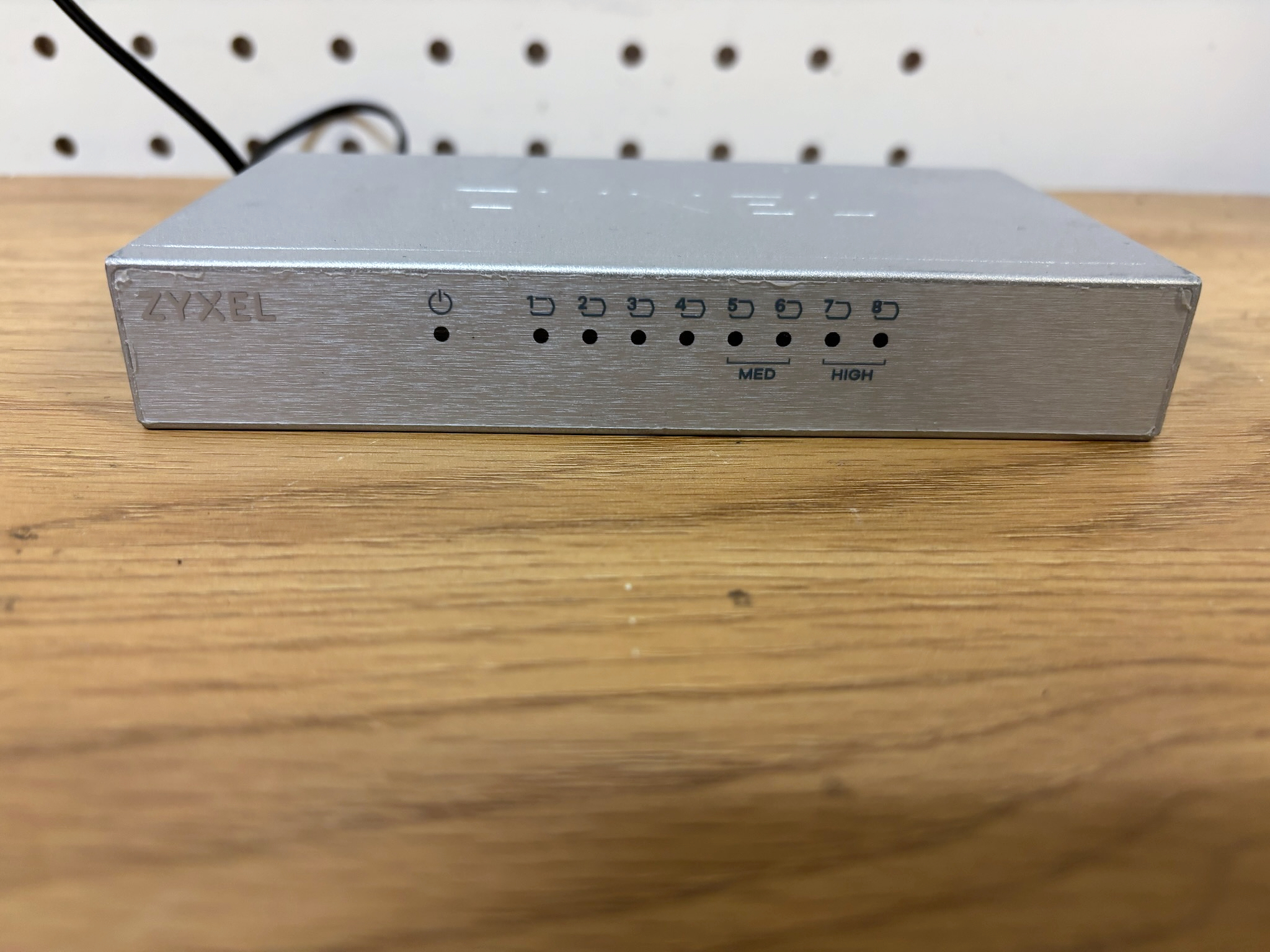 SELT/SOLDZyxel GS-108B v3 - öflugur og nettur sviss- Play 2