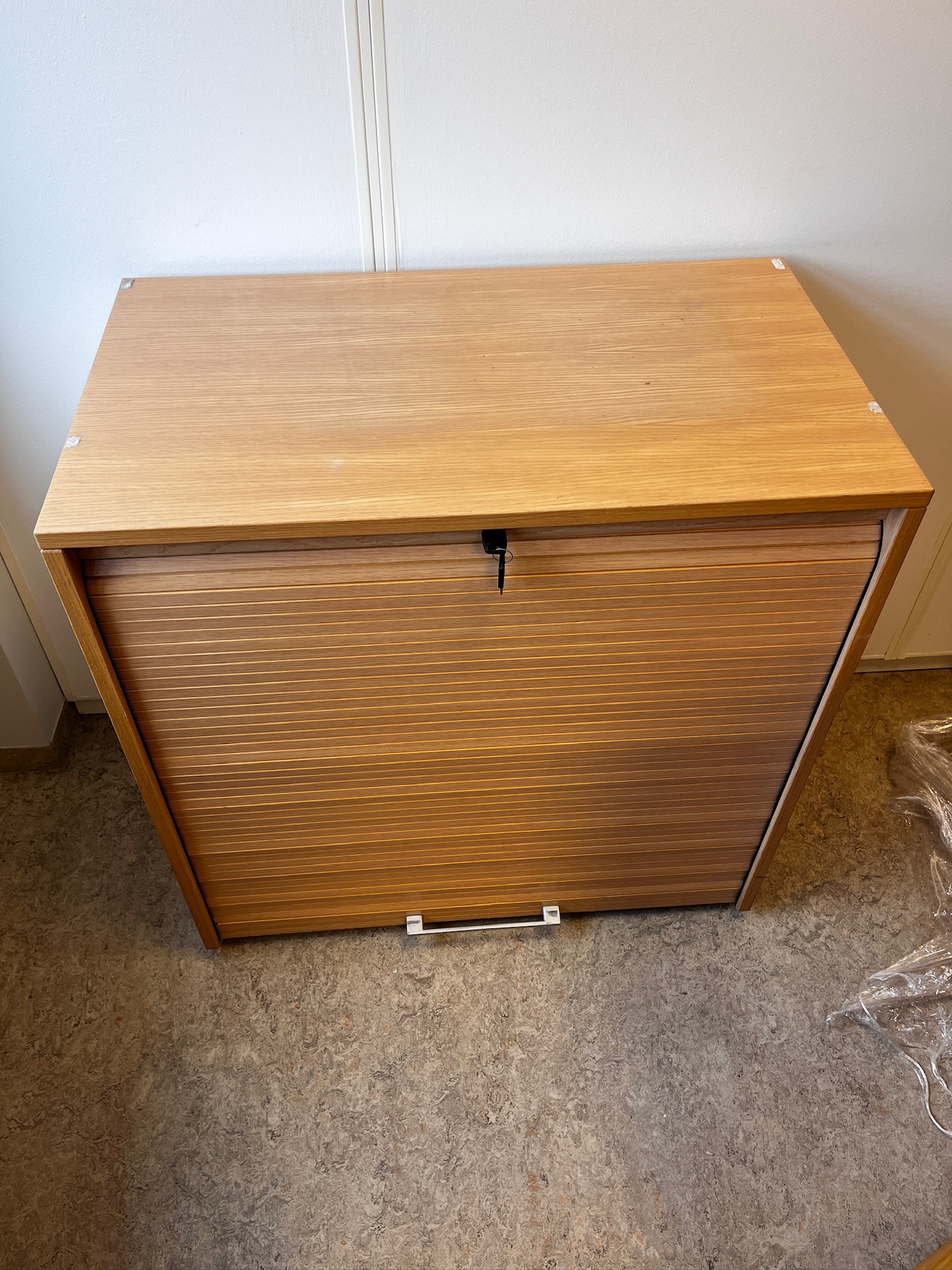 SELT / SOLD Skrifstofuskápur frá InnX, H80 x B81 x D49 sm.