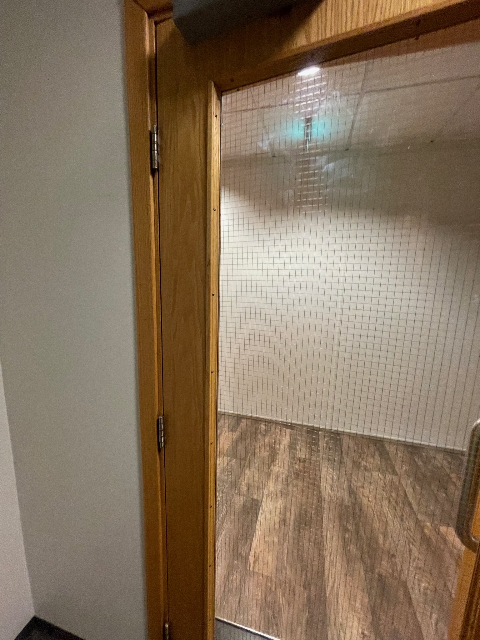 SELT / SOLD Eldvarnarhurð E30 með gleri, læsingu og pumpu H210/B177 sm 8