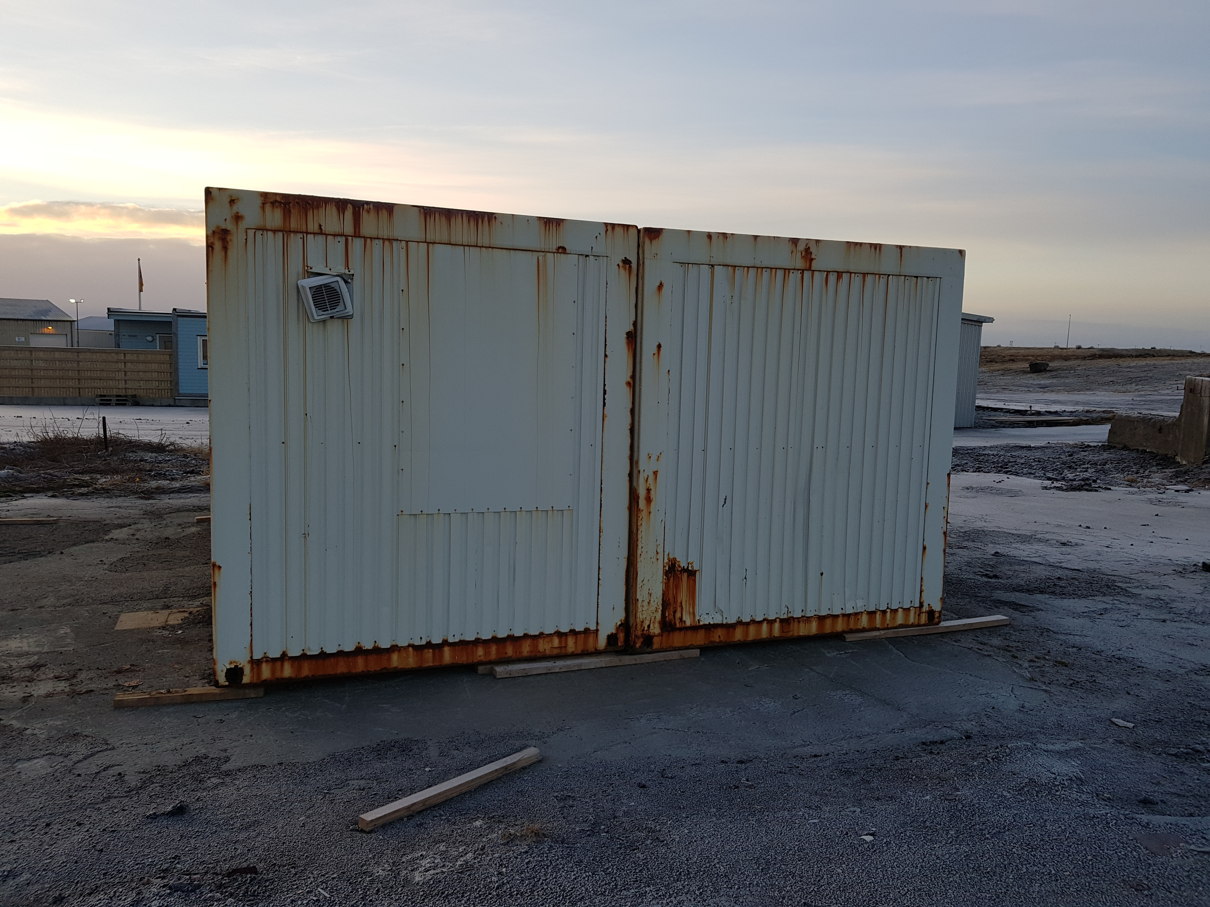 SELT / SOLD - Gámur nr. 13 og nr. 14 - 20 fet -einangraðir 2