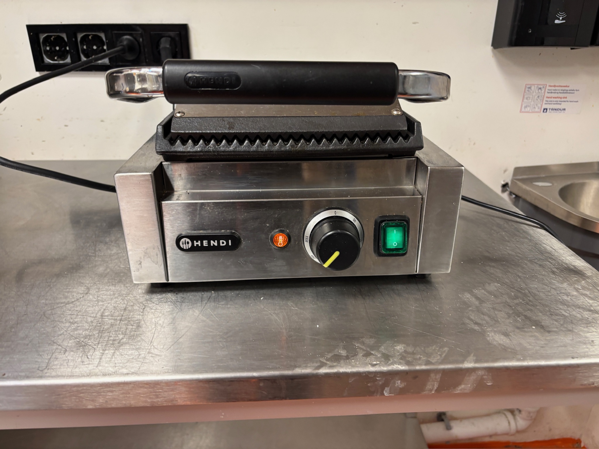 SELT / SOLD Hendi samlokugrill 7