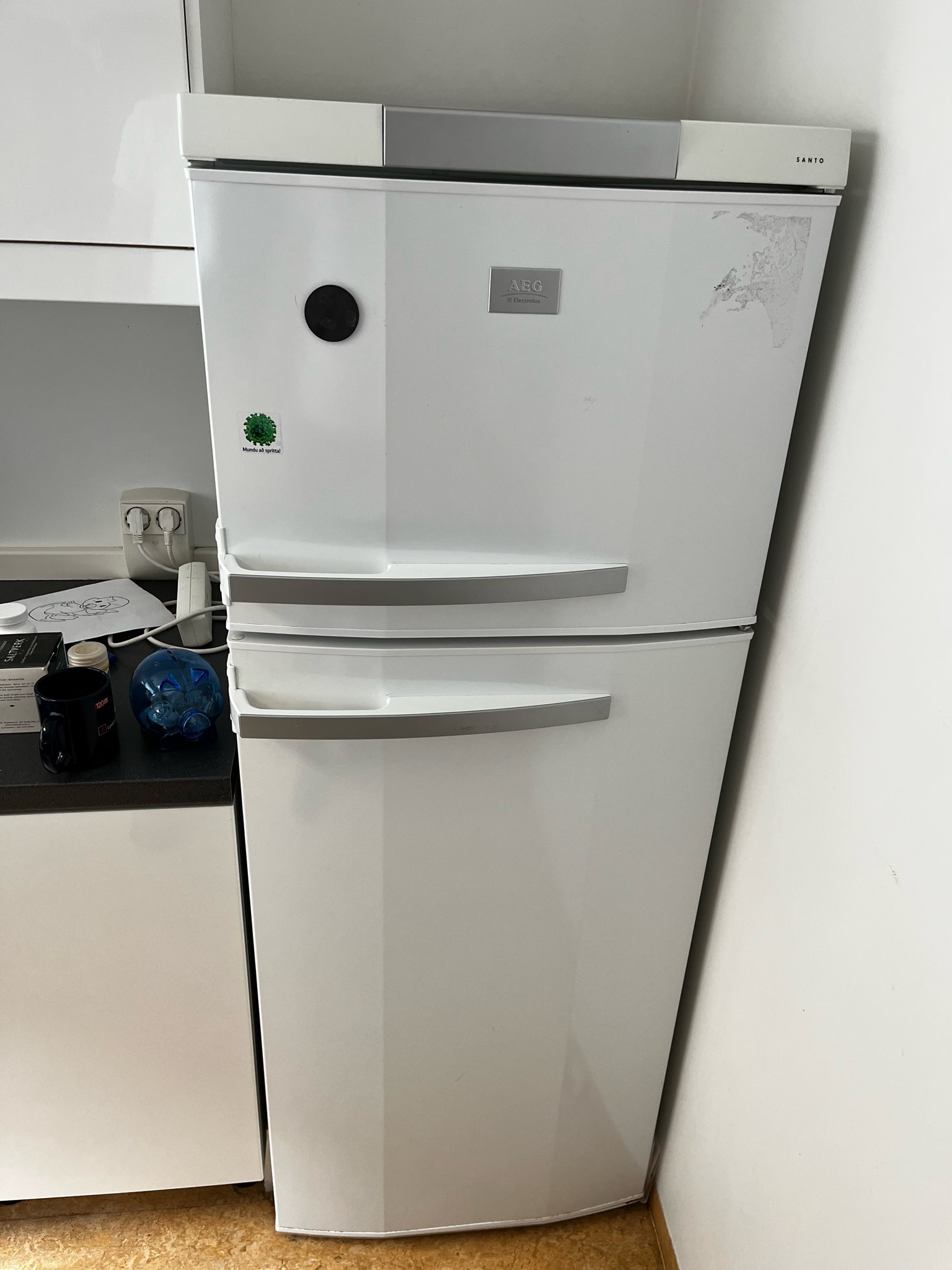 SELT / SOLD AEG Ísskápur m/frysti - 160 sm. 2
