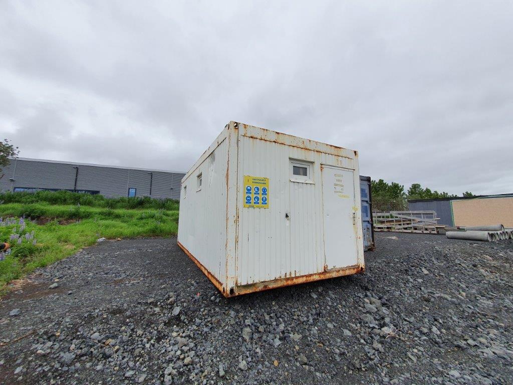 SELT / SOLD - WC - klósett skúr