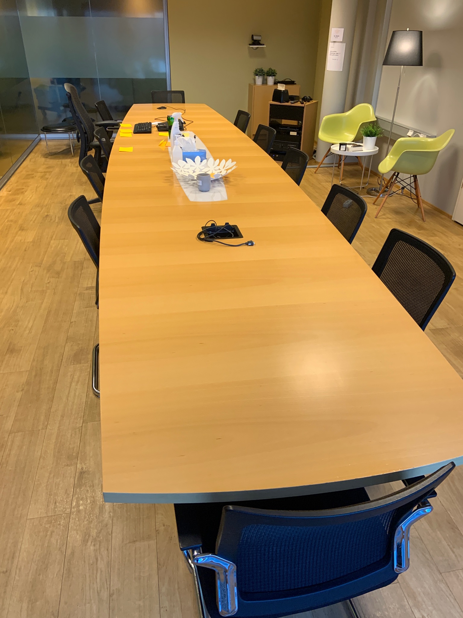 Endurnýtt/selt-fundarborð - 12 til 14 manna