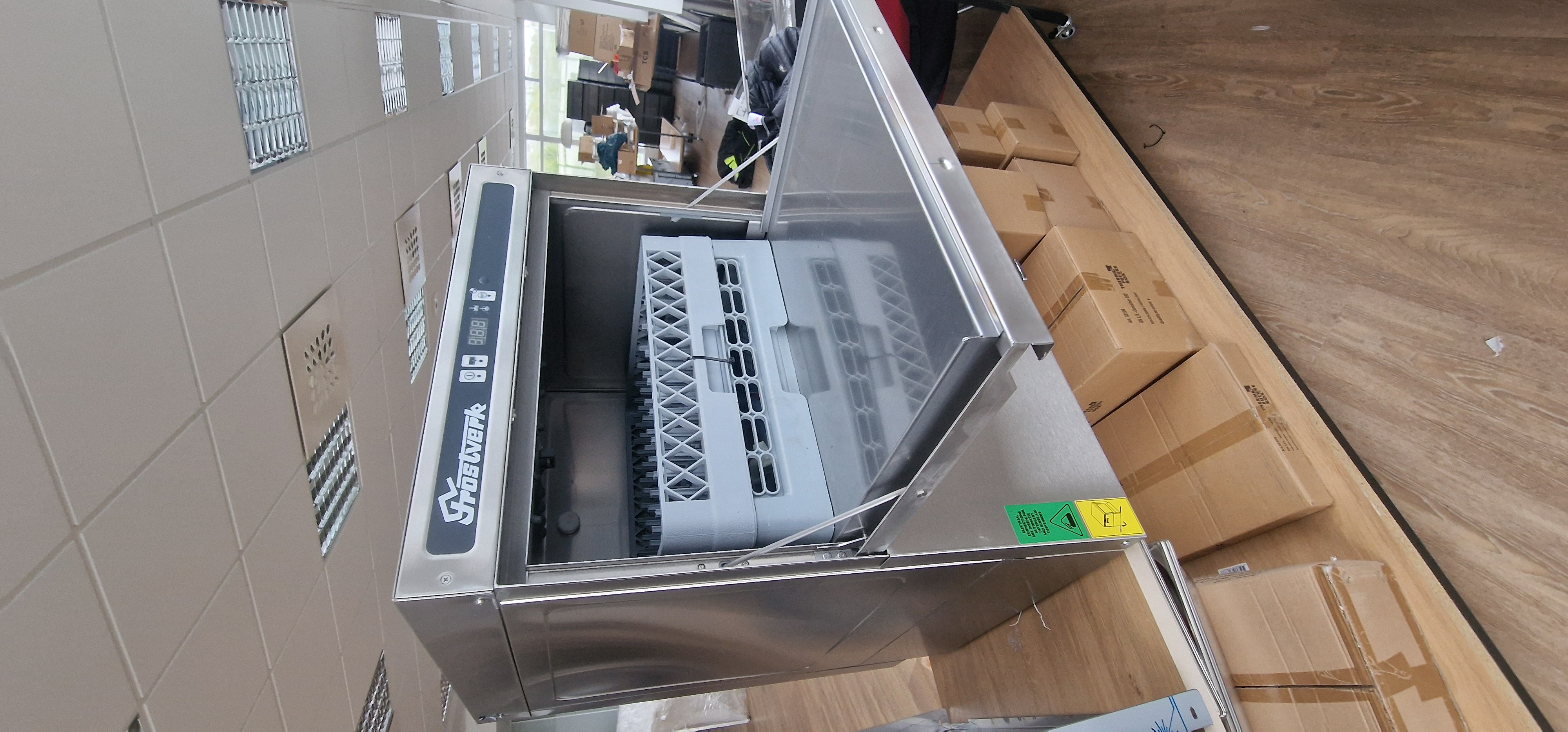 SELT / SOLD Ónotuð undirborðs uppþvottavél með sápu og gláa dælu 2