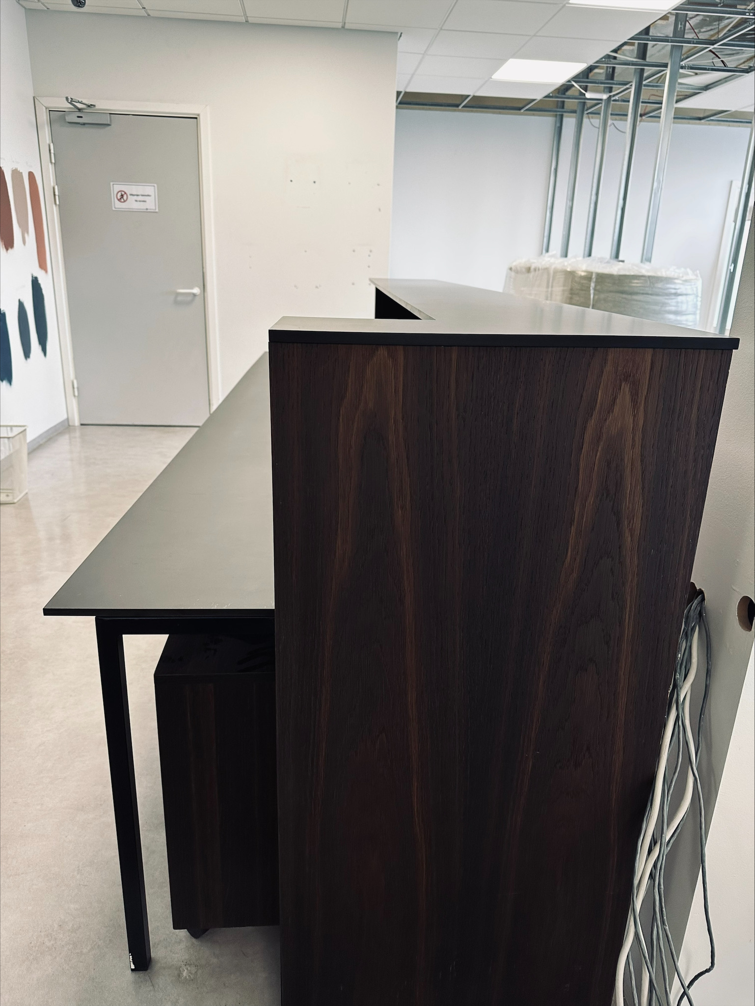 SELT / SOLD Afgreiðsluborð - L322sm. 3