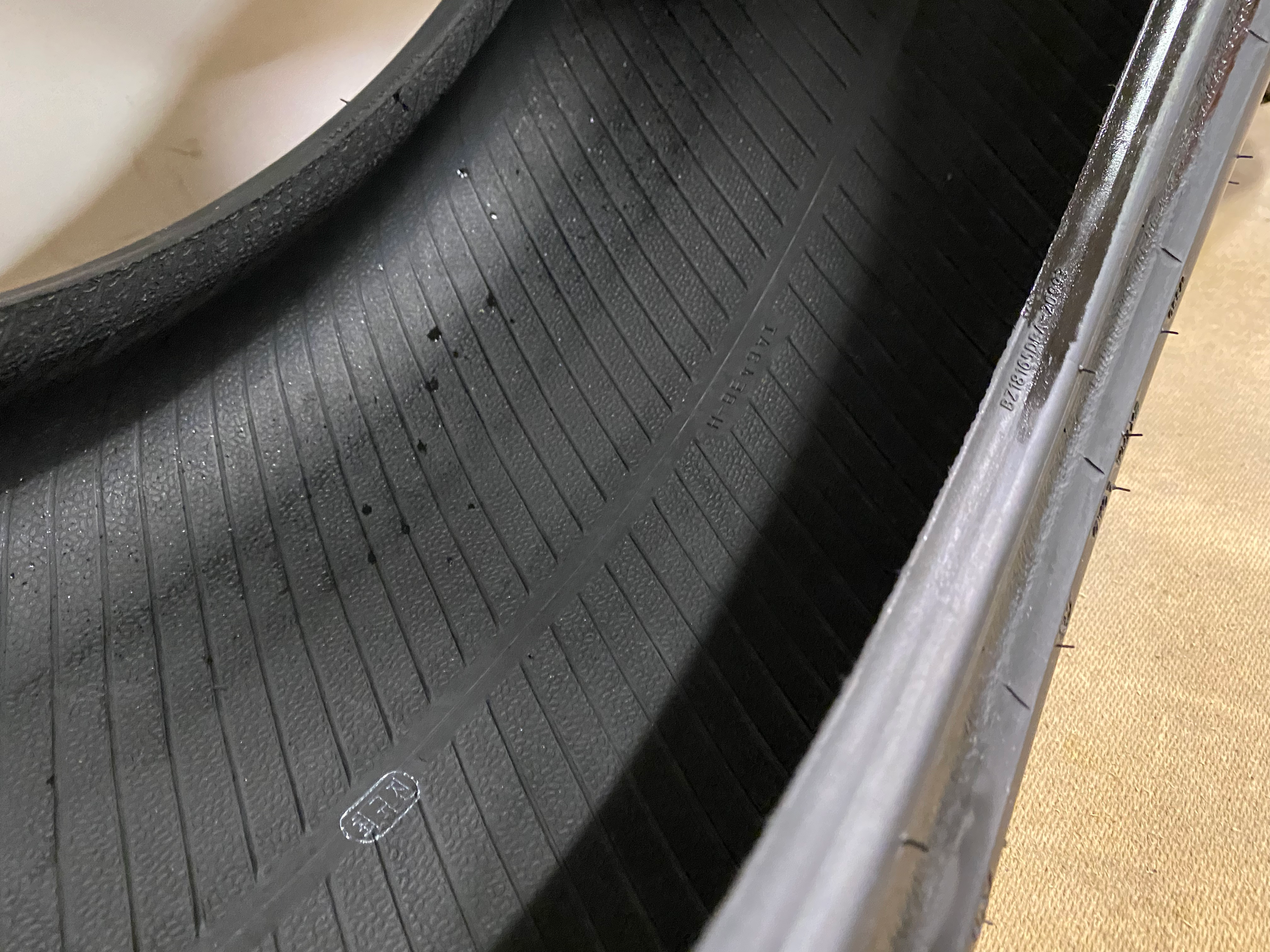 SELT / SOLD Hankook vetrardekk 245/45 R18 100V 10