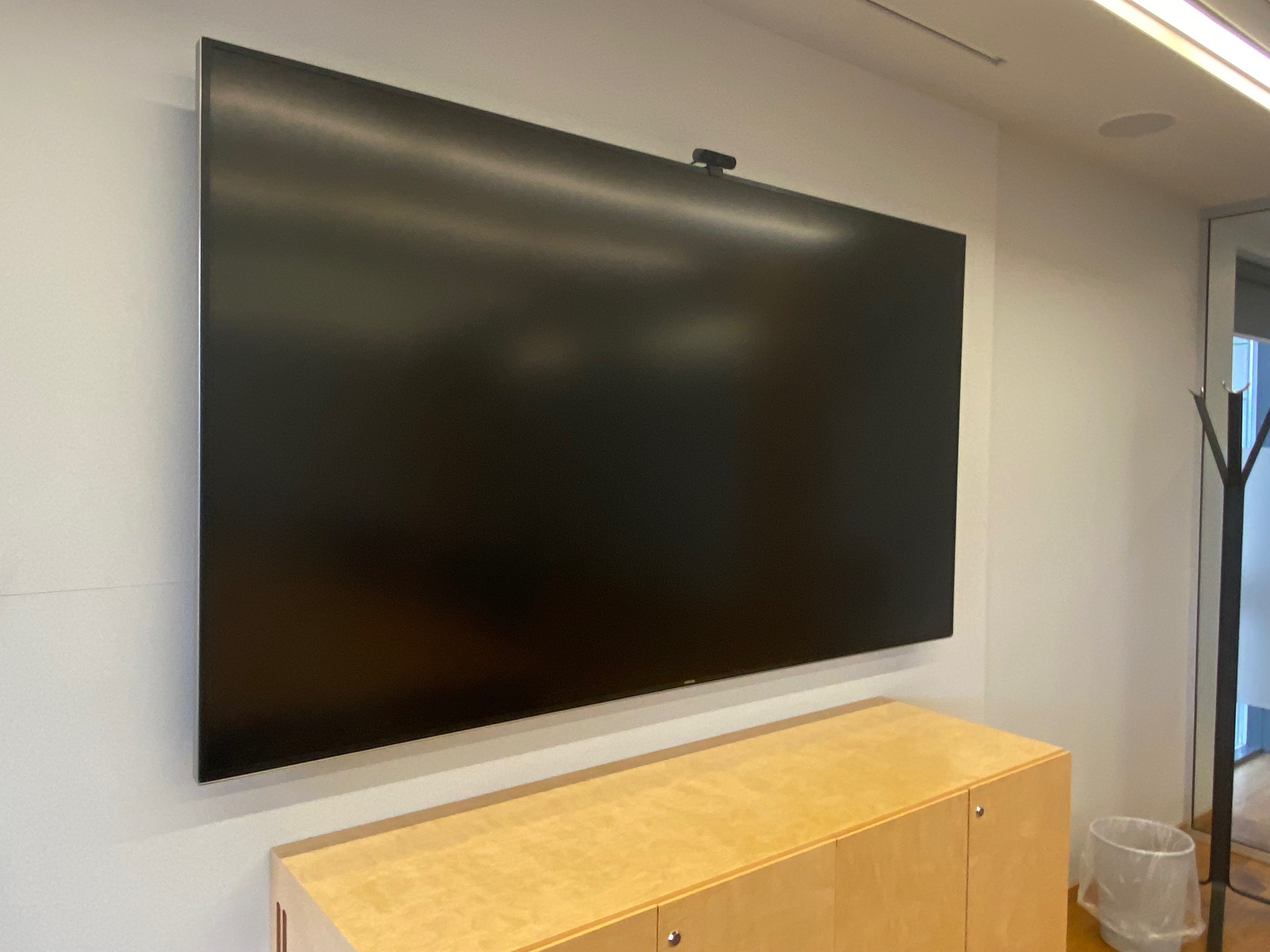 SELT / SOLD Samsung QBR series upplýsingaskjár, 75'', 4K (2020)