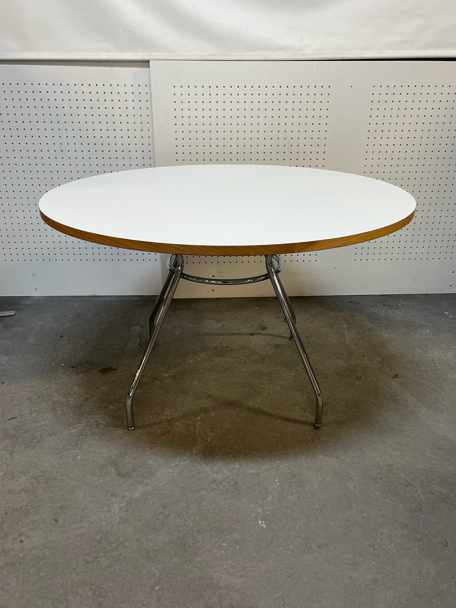 SELT / SOLD Hringborð, Ø120 sm. 2