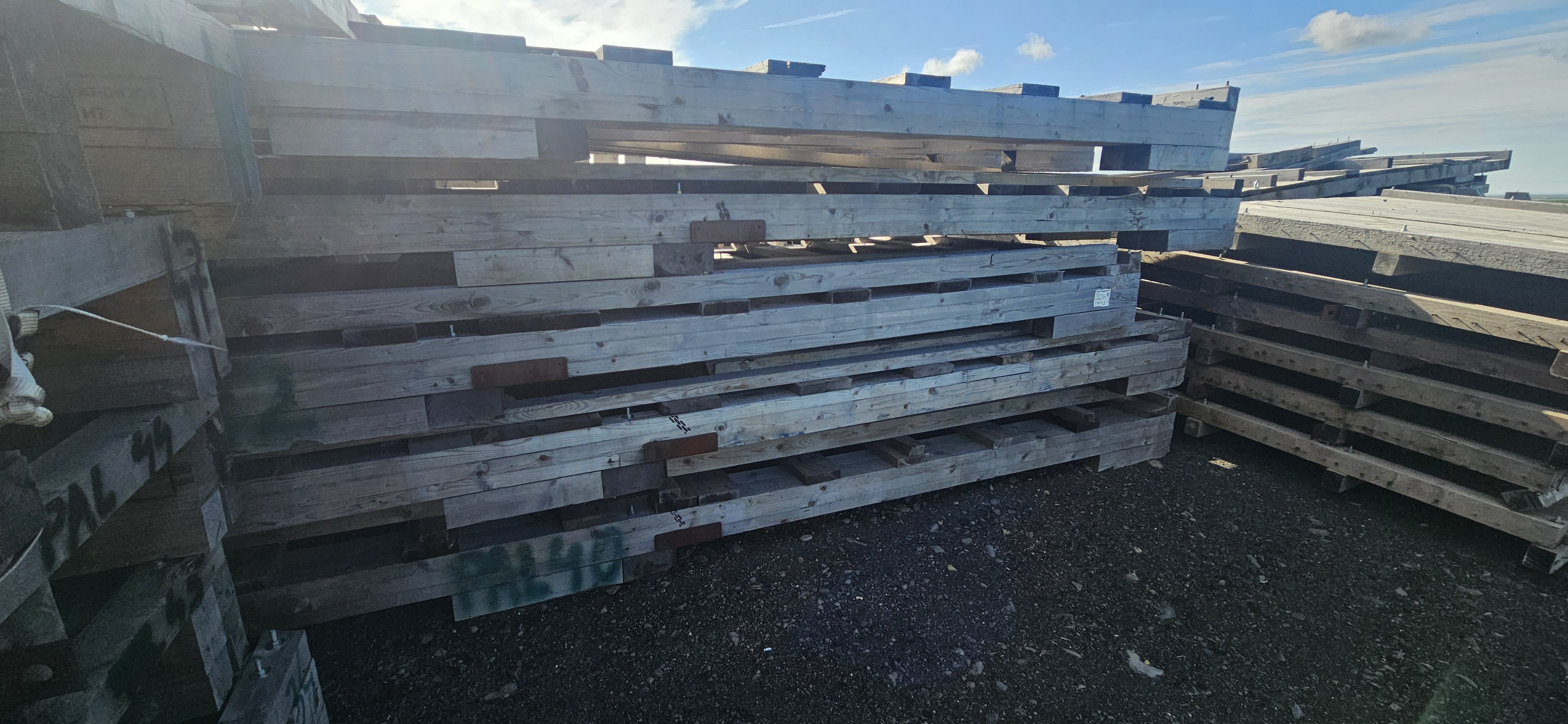 SELT / SOLD Timburrammar dregarar - timburfleti 12x2 - Pnr. 850 Hella 2