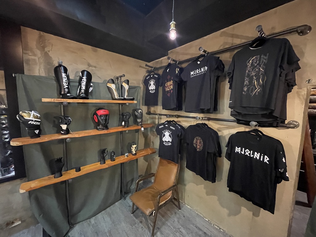 SELT / SOLD Rustic upphengjukerfi fyrir verslanir
