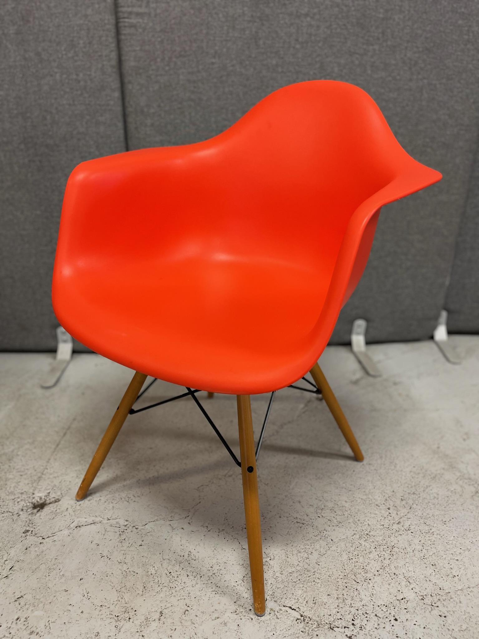 SELT / SOLD Vitra armstóll frá Pennanum