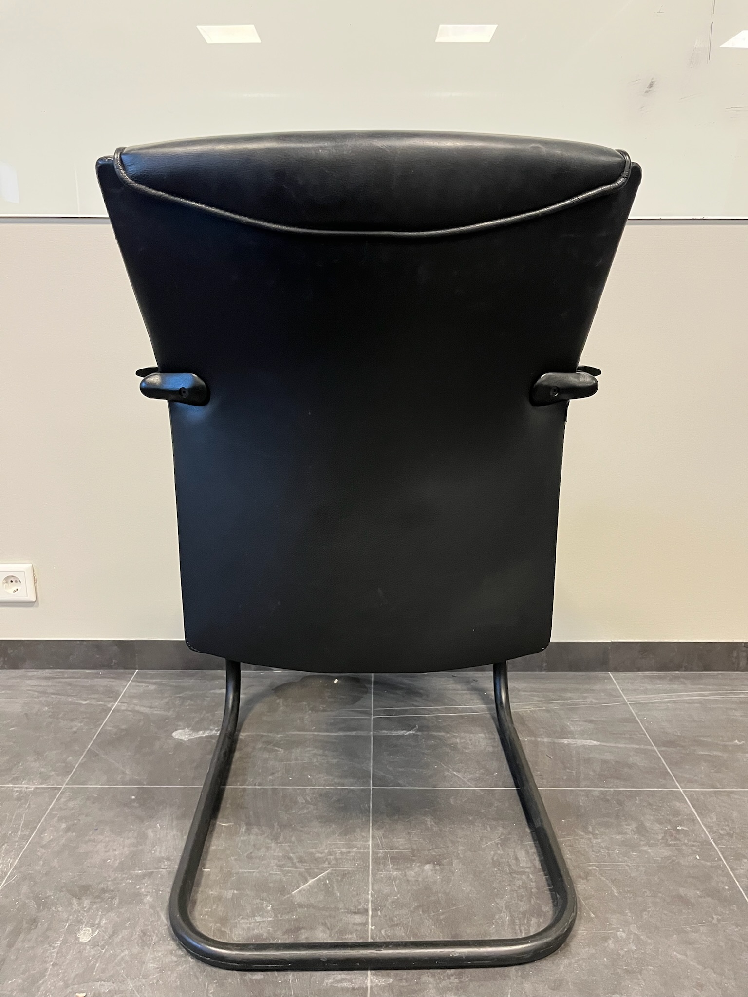 SELT / SOLD Fundarstólar, leður 3