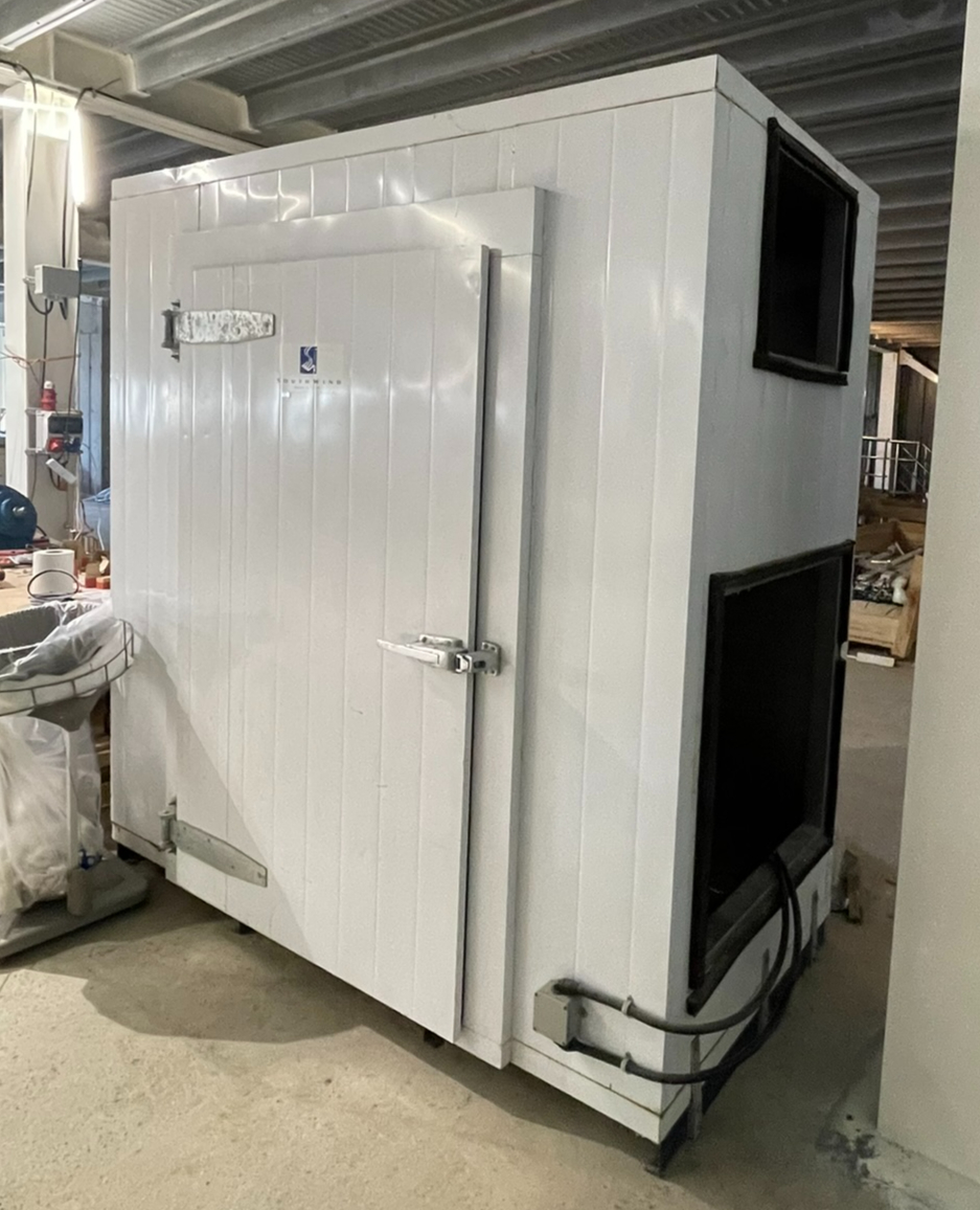 SELT / SOLD Matvælaþurrkklefi - Hæð 254 * 250 sm