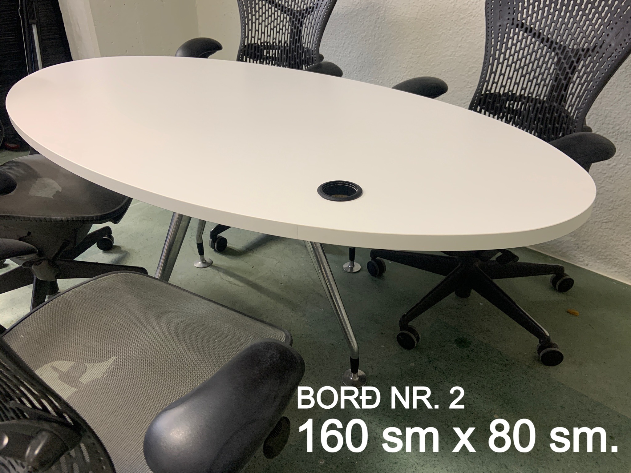 Selt/Endurnýtt-Ad Hoc sporöskjulagafundarborð 4/5 manna