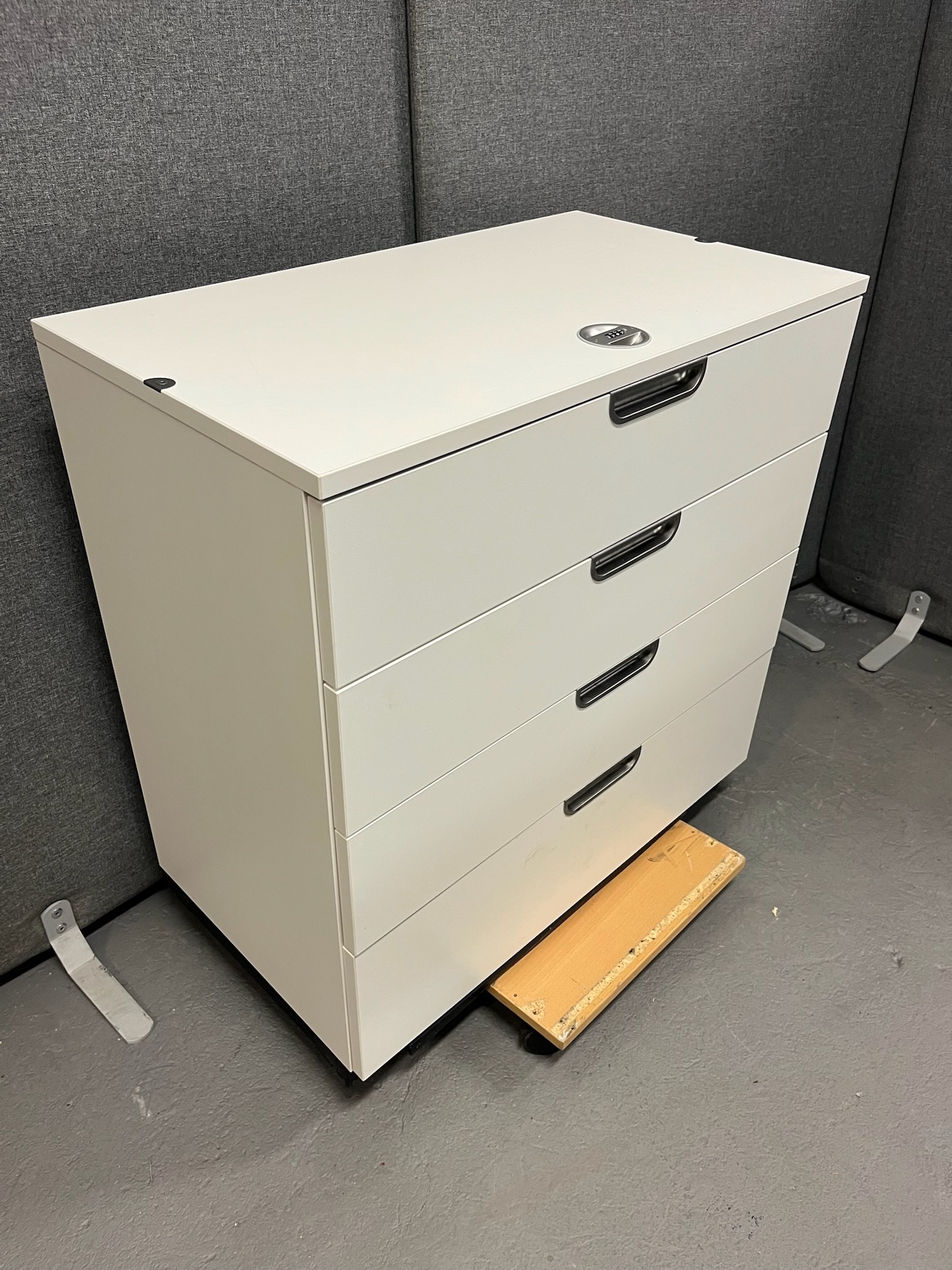 SELT / SOLD Ikea Galant skápur með fjórum skúffum og læsingu.