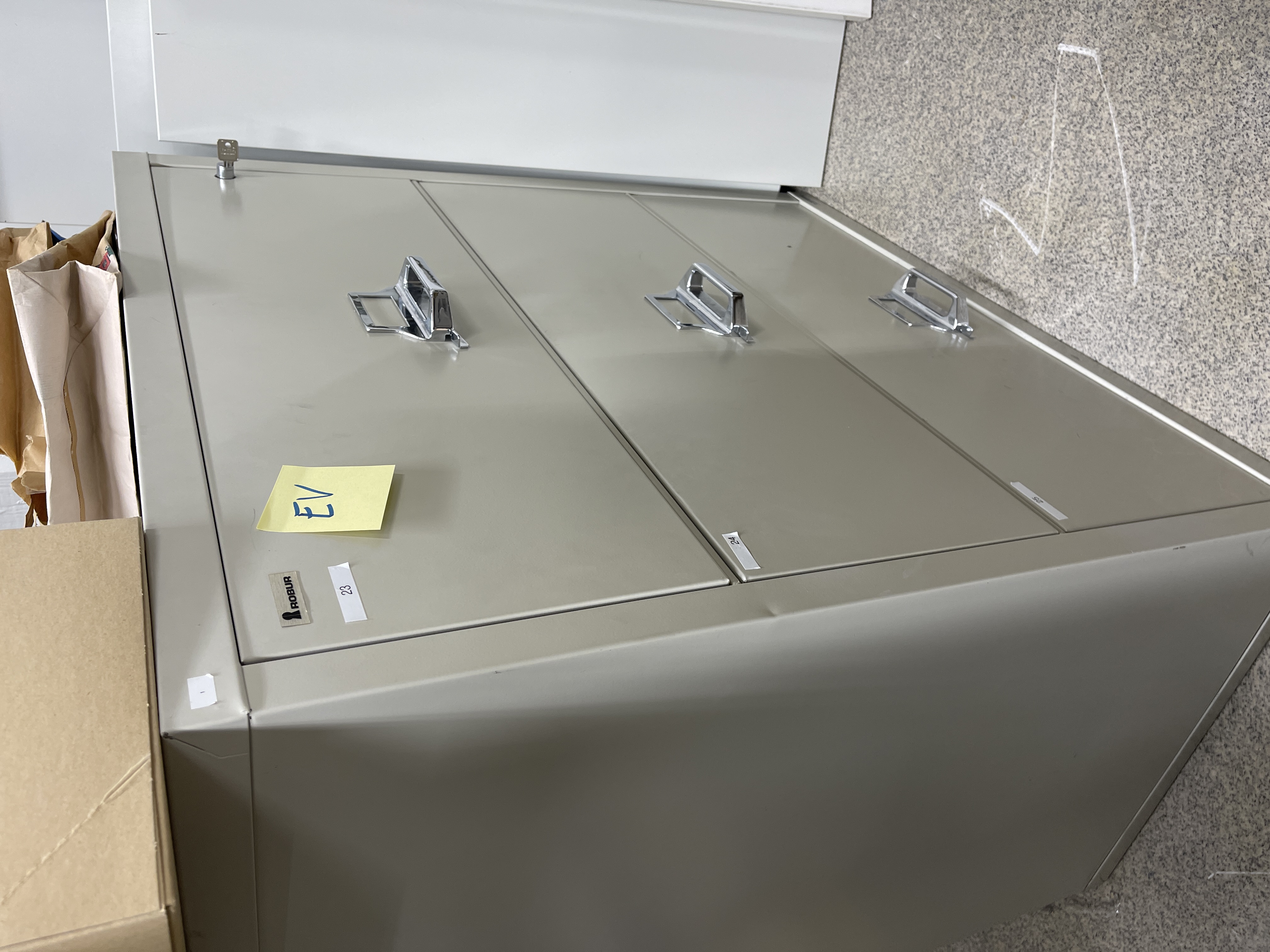 SELT / SOLD Robur eldvarinn skjalaskápur - 1 skápur til