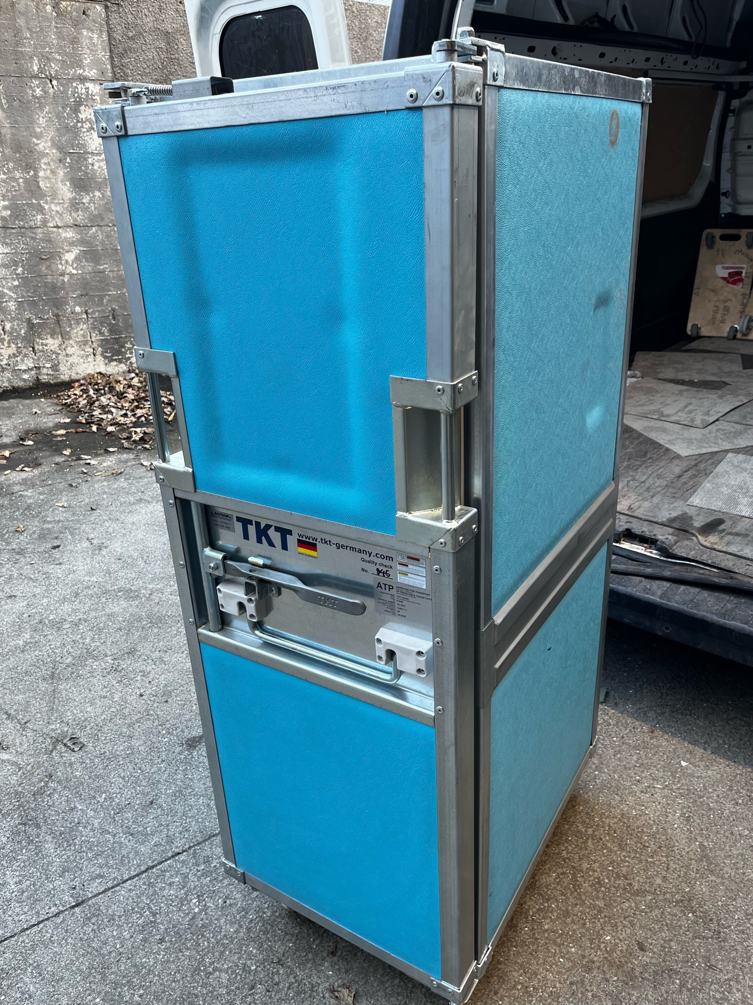 SELT / SOLD TKT Germany kælibox H-340 á hjólum 2