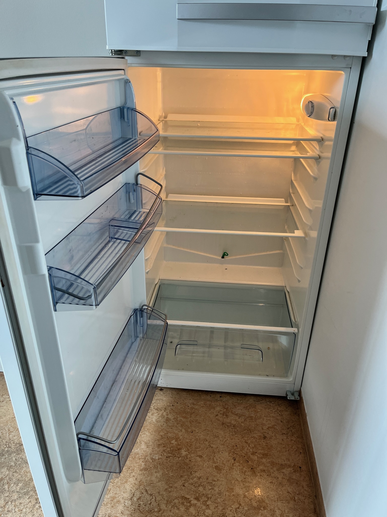 SELT / SOLD - AEG Ísskápur m/frysti - 160 sm. 2