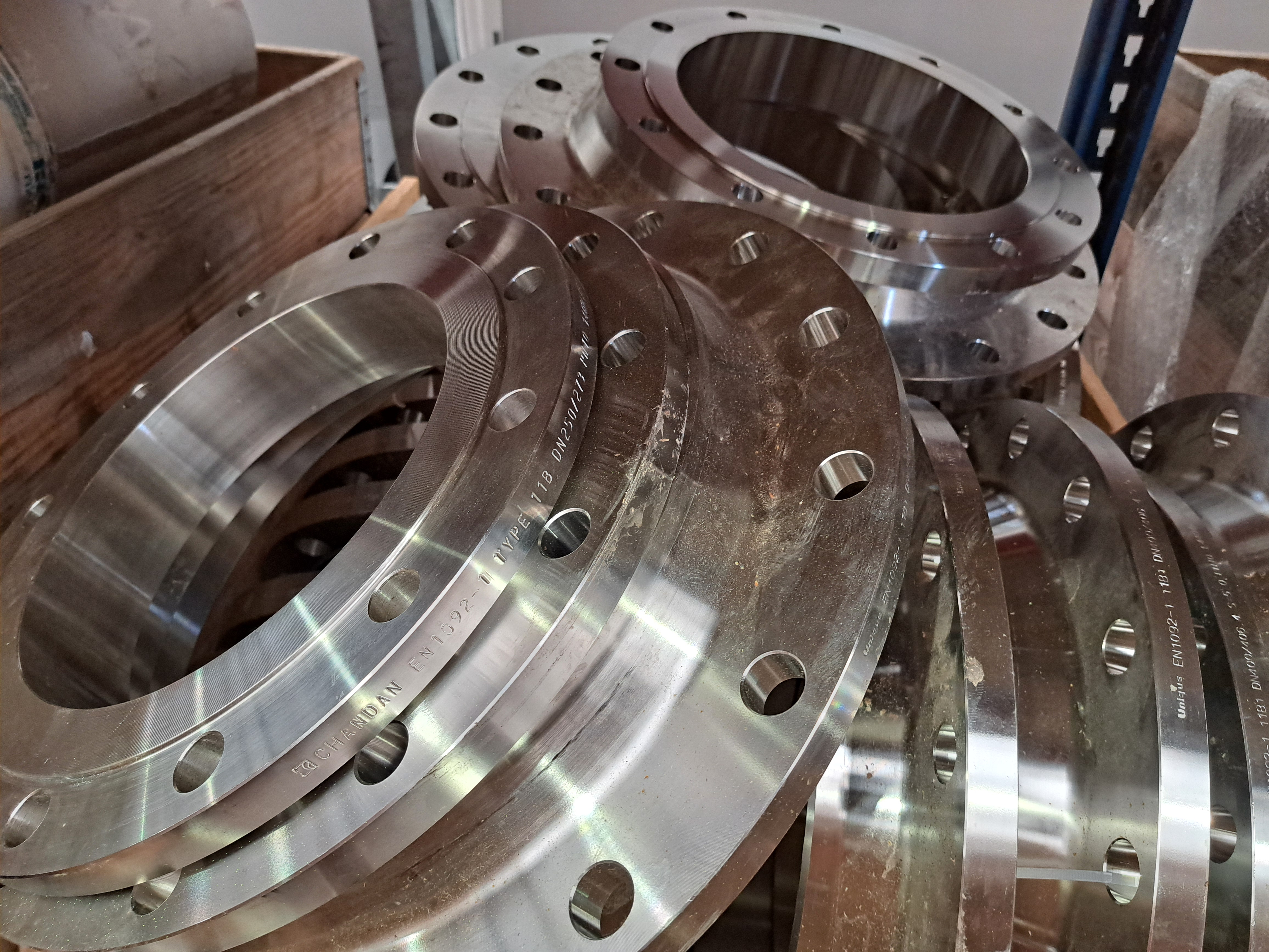 SELT / SOLD - Beygjur - suðuefni - flangsar - suðukragar um 2000 stk. 3