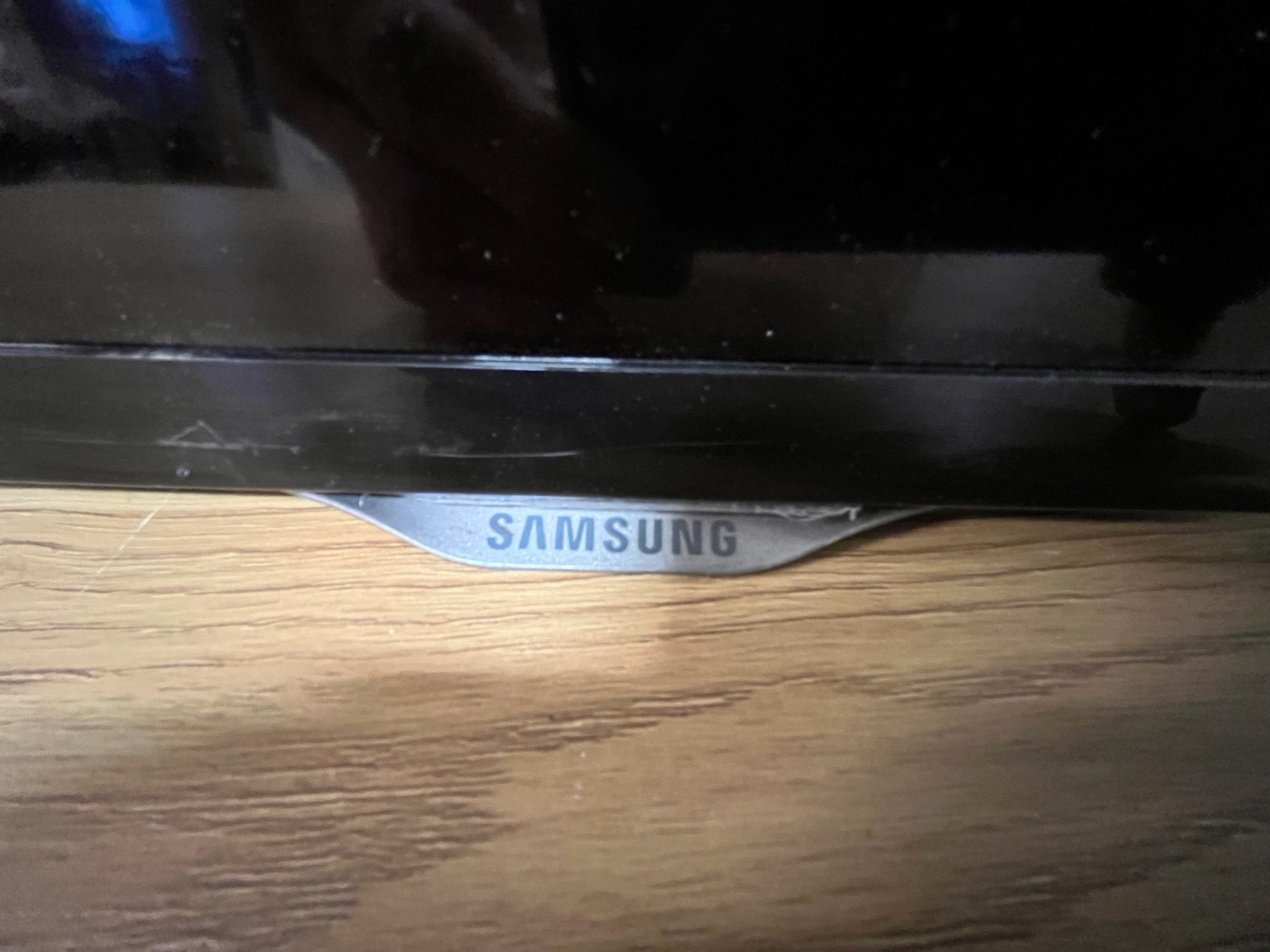 SELT / SOLD Samsung sjónvarp, 42 tomma með ramma. 2