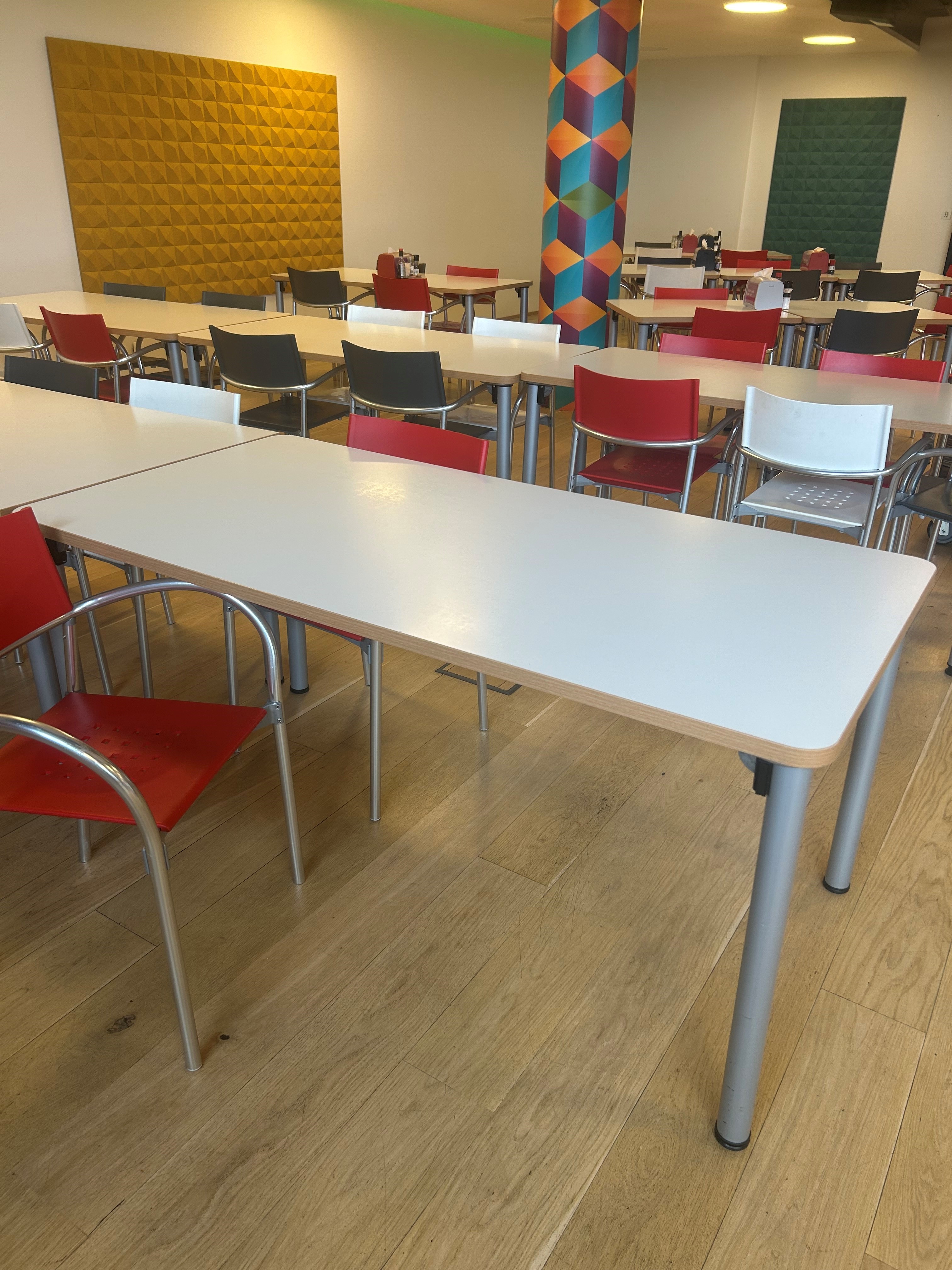 SELT / SOLD eldhúsborð - skrifborð - staflanleg