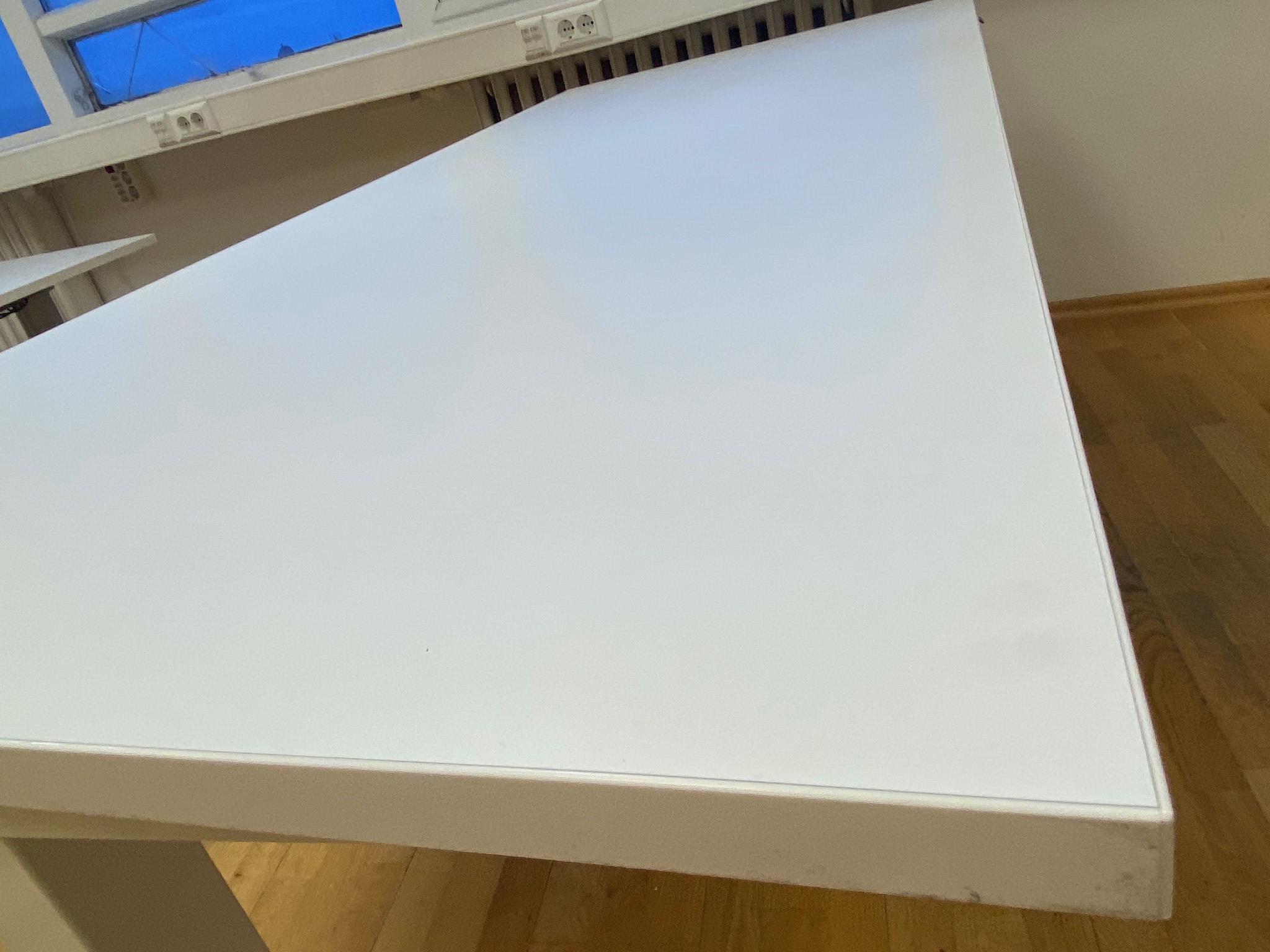 SELT/SOLD Rafmagnsborð hvítt frá Pennanum, 180 x 80 sm. 3