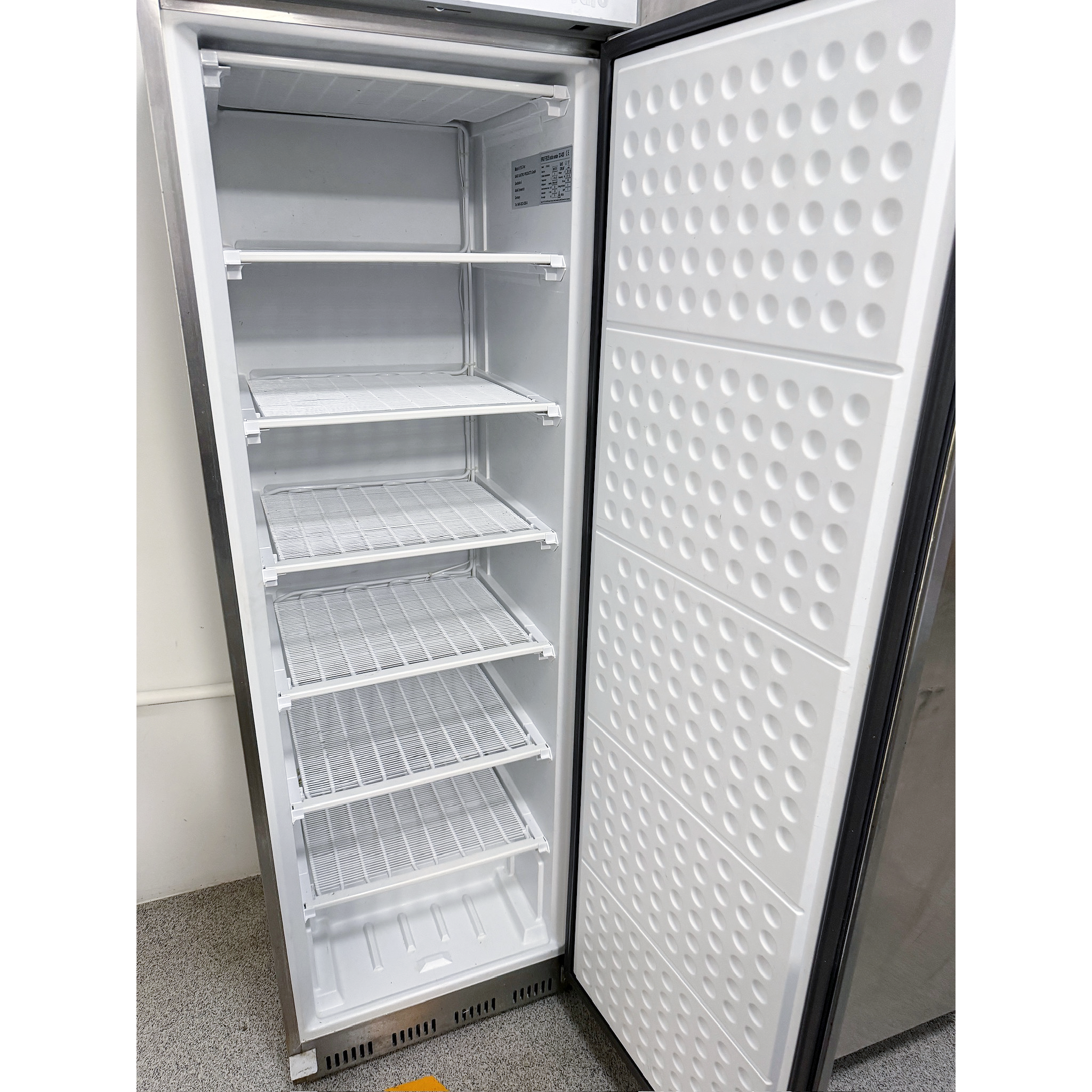 SELT / SOLD Saro frystiskápur 2
