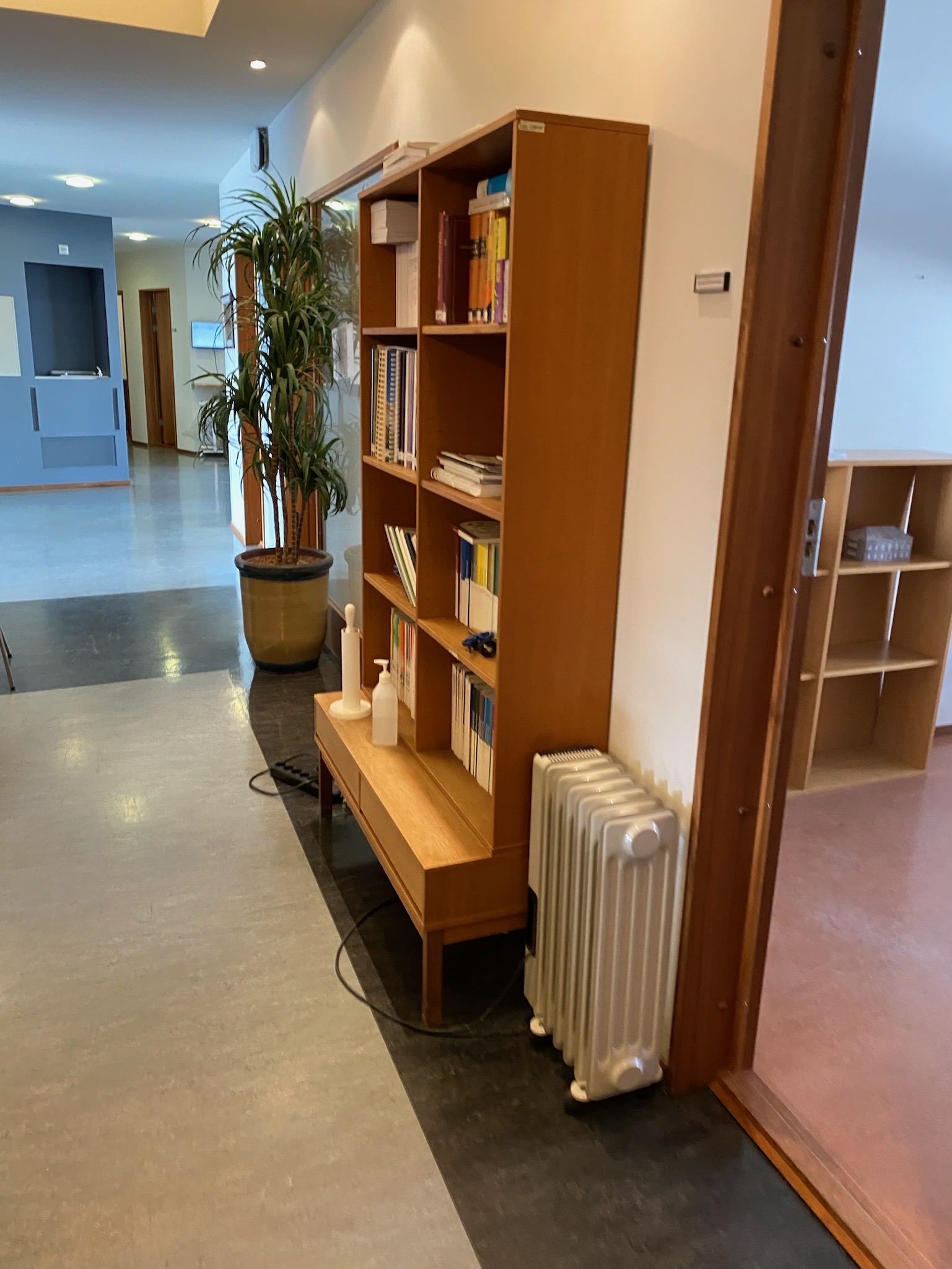 SELT / SOLD Bókahillur með skúffum 2