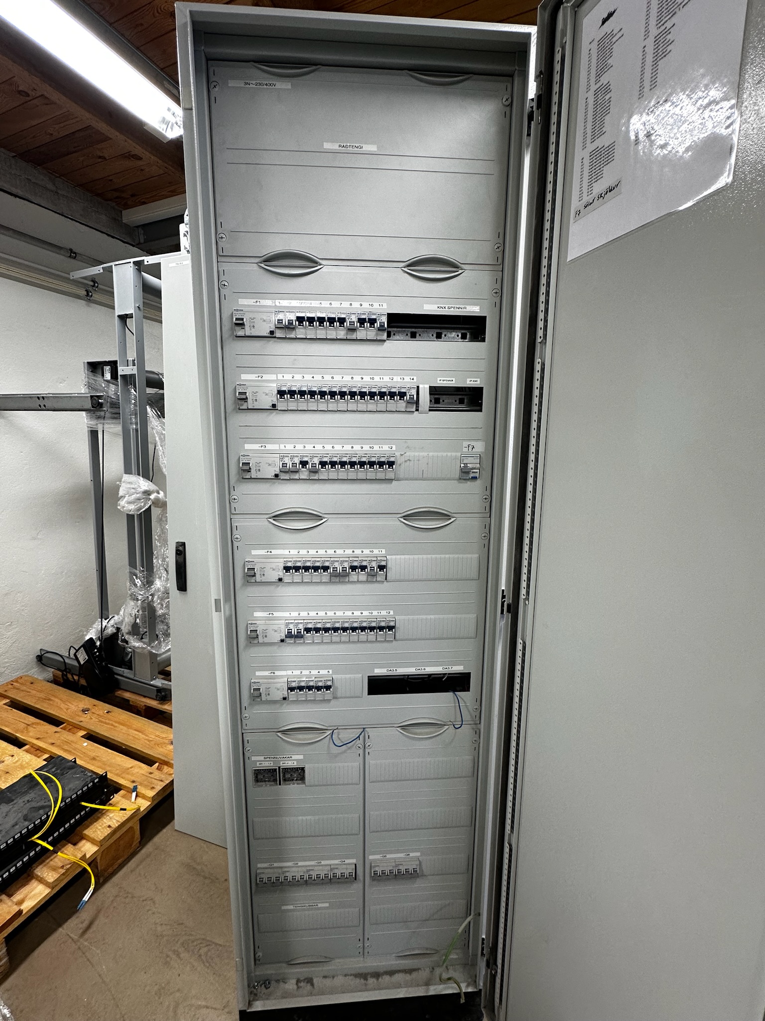 SELT / SOLD Rafmagnstafla 4