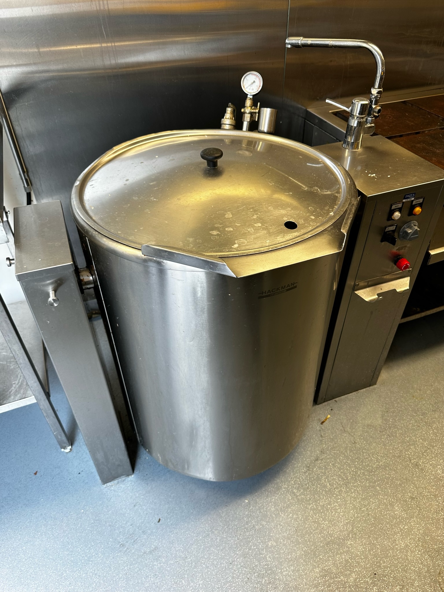 SELT / SOLD Hackman suðupottur - 120 lítra 3