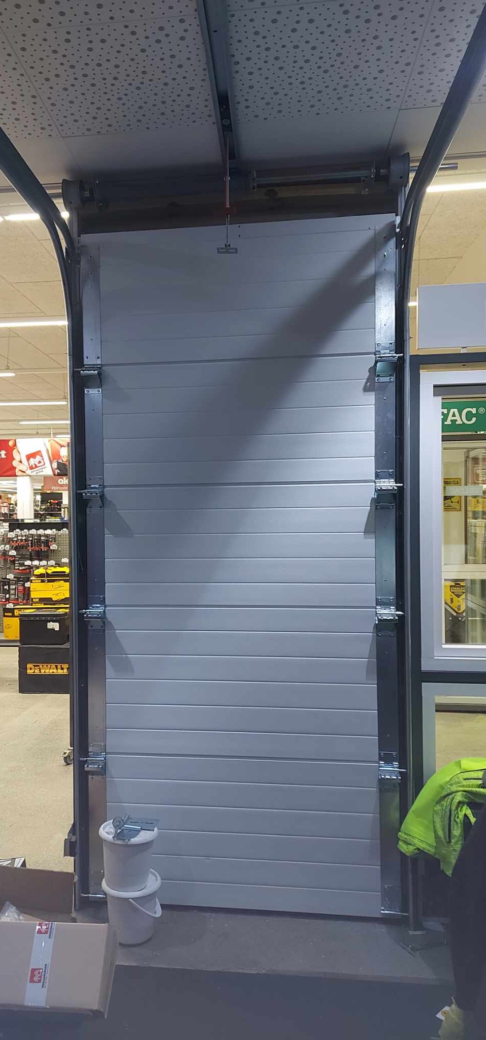 SELT / SOLD - Iðnaðarhurð - bílskúrshurð - hesthúsahurð - útihúsahurð 2
