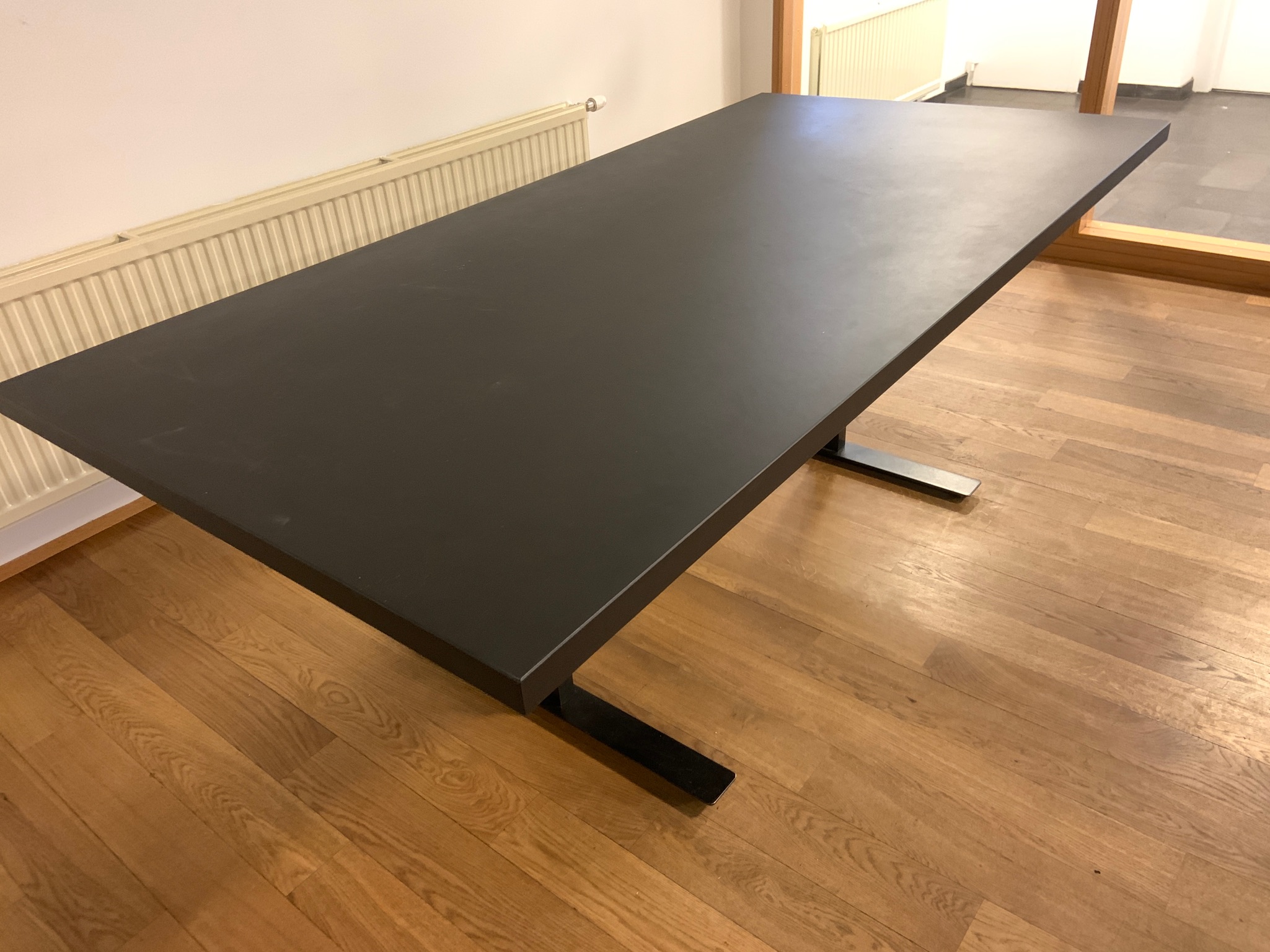 Endurnýtt/selt-Bulo fundarborð svart 200x120sm
