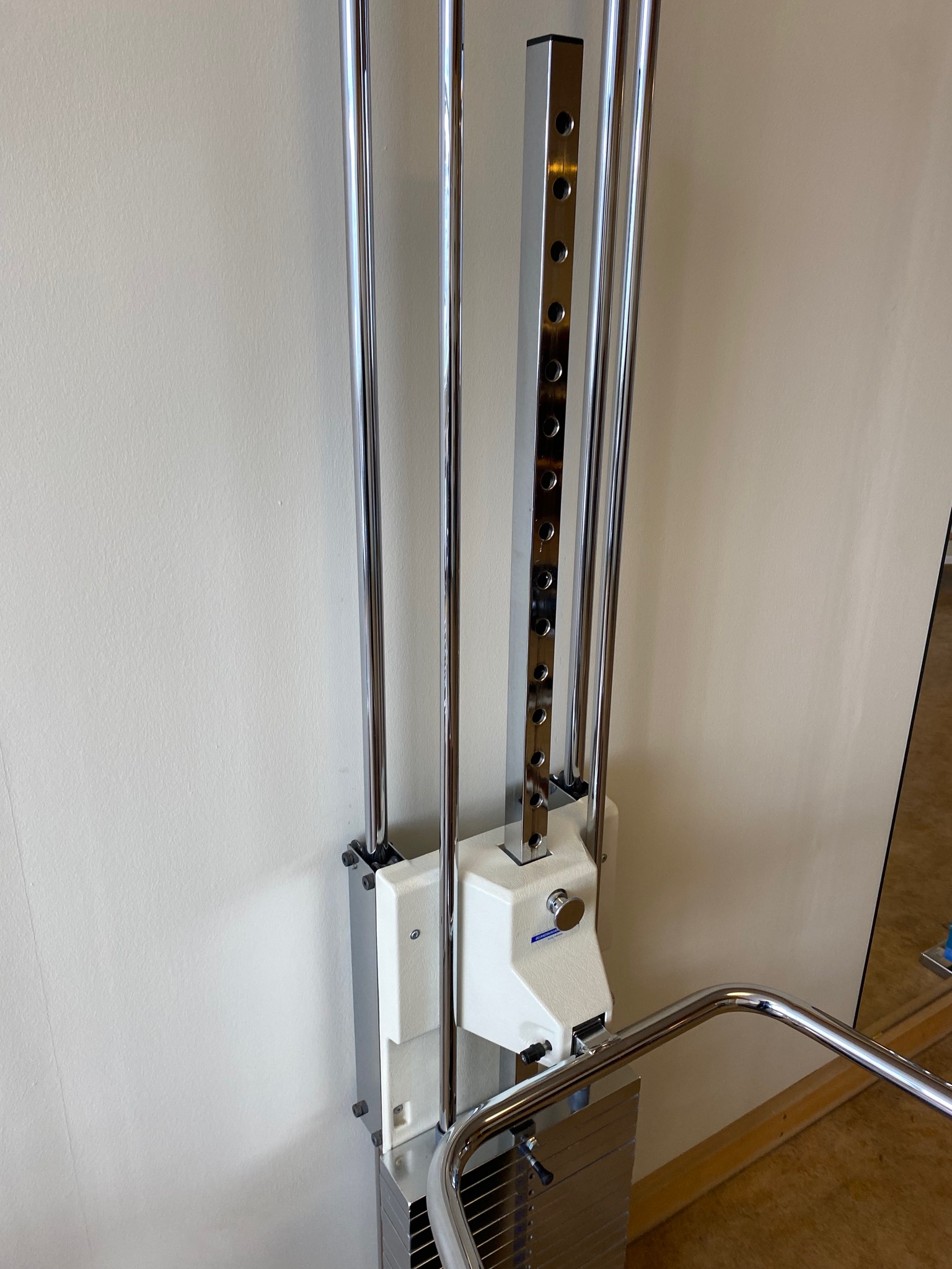 SELT / SOLD Pressutæki / Chest-Shoulder press 9