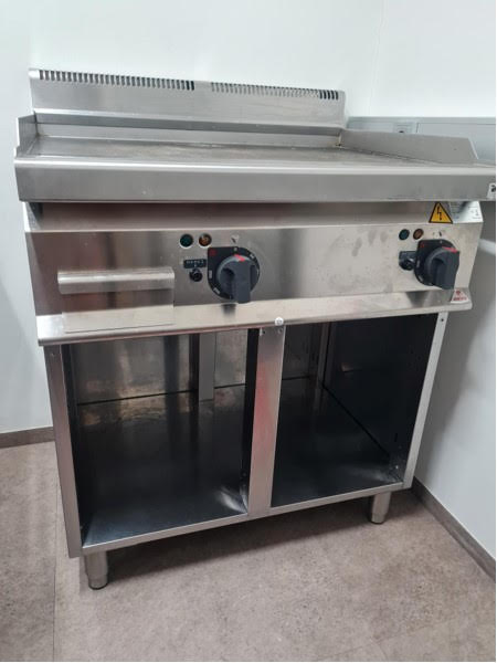 SELT / SOLD Berto's steikingarpanna á borði, B80 x D71,4 x H30 sm.