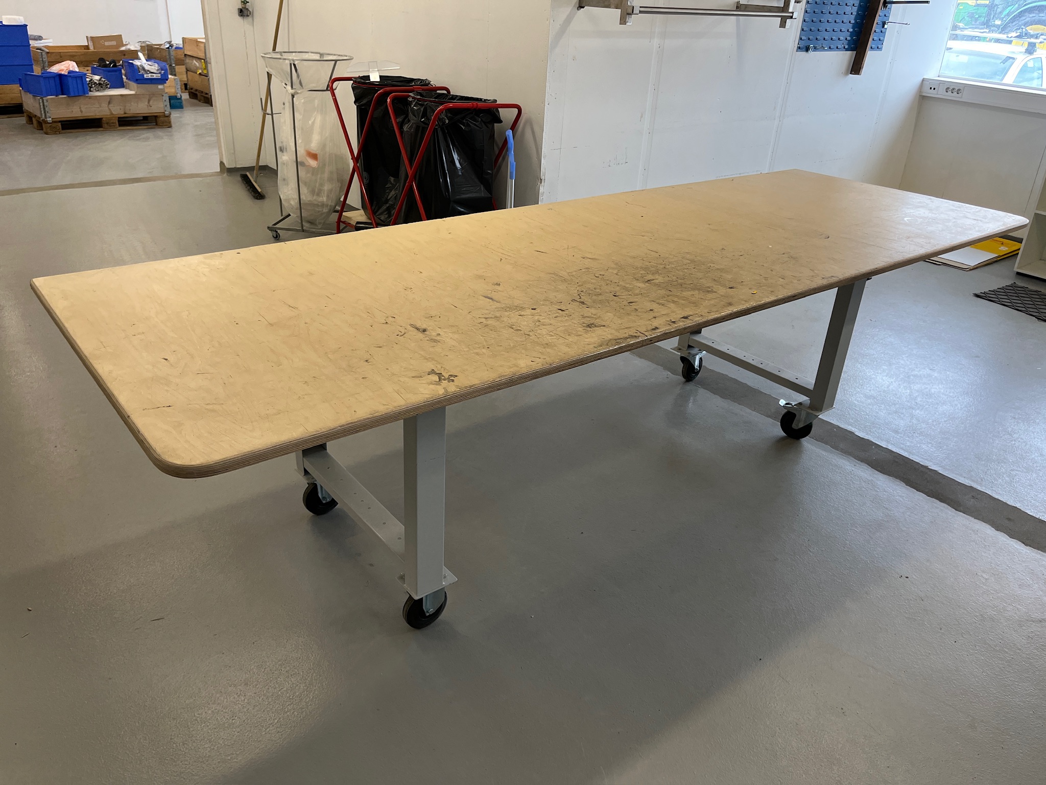 SELT / SOLD - Gegnheilt vinnuborð á hjólum, B300 x D100 x H86 sm. 3