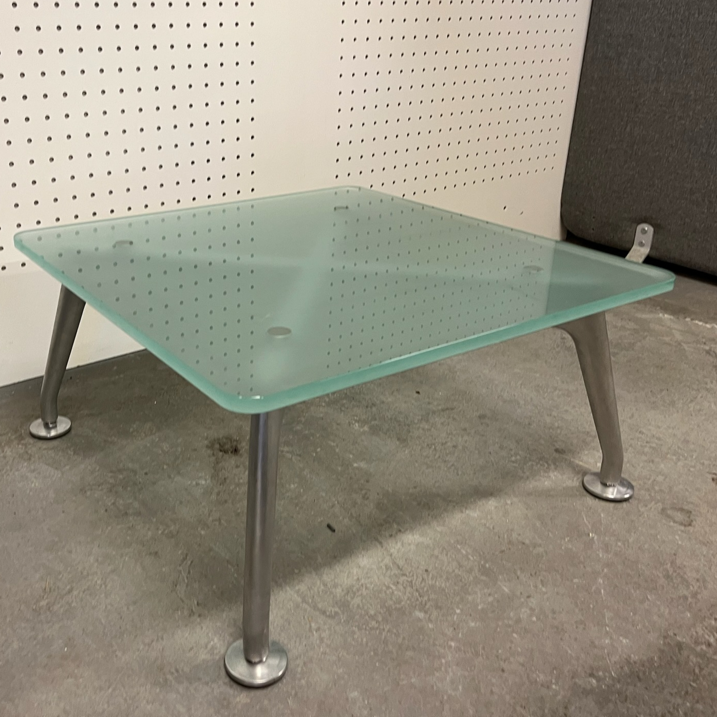 SELT / SOLD Gler stofuborð, B60xD60xH30sm.