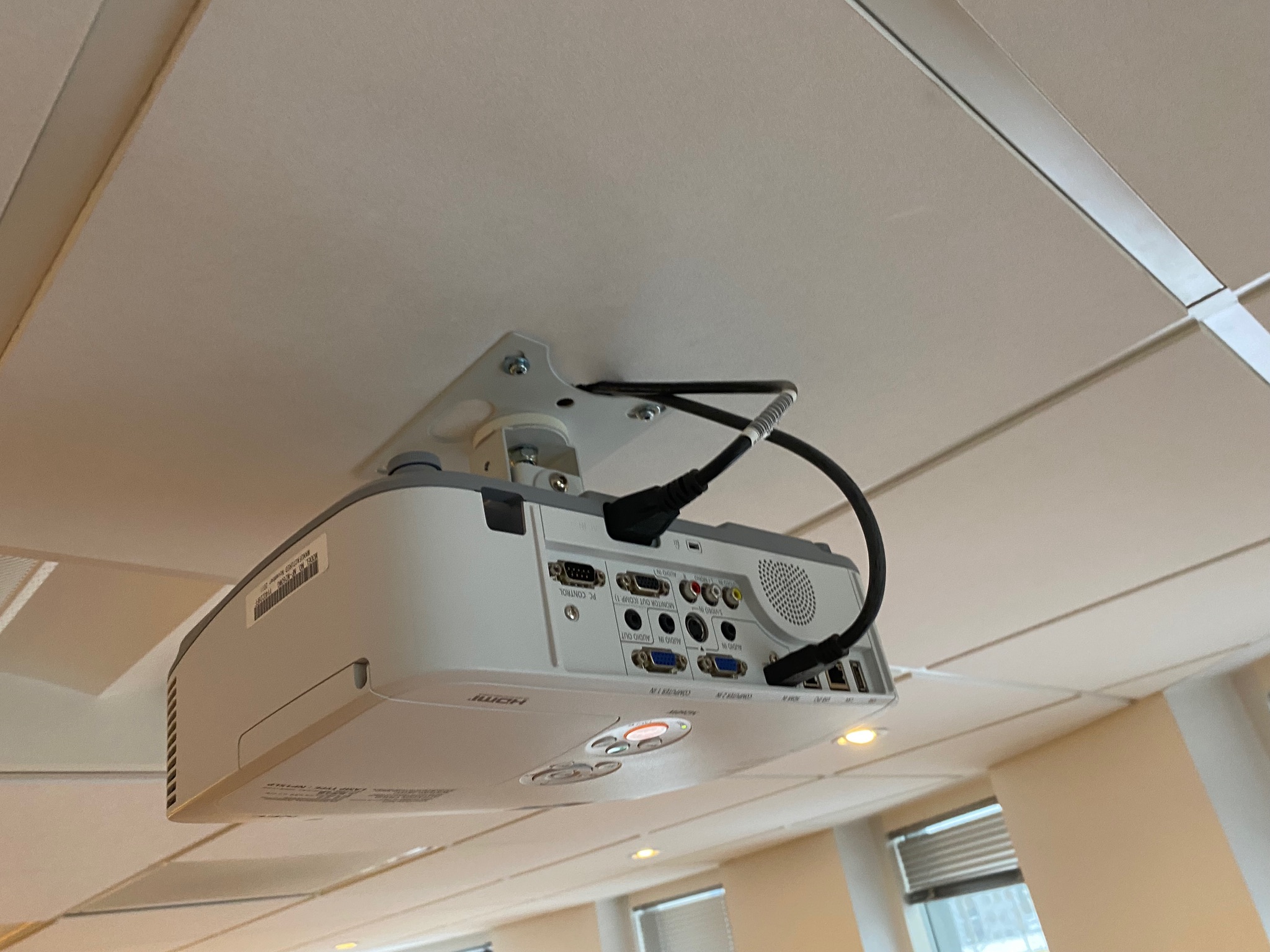 SELT / SOLD NEC M260W skjávarpi 4