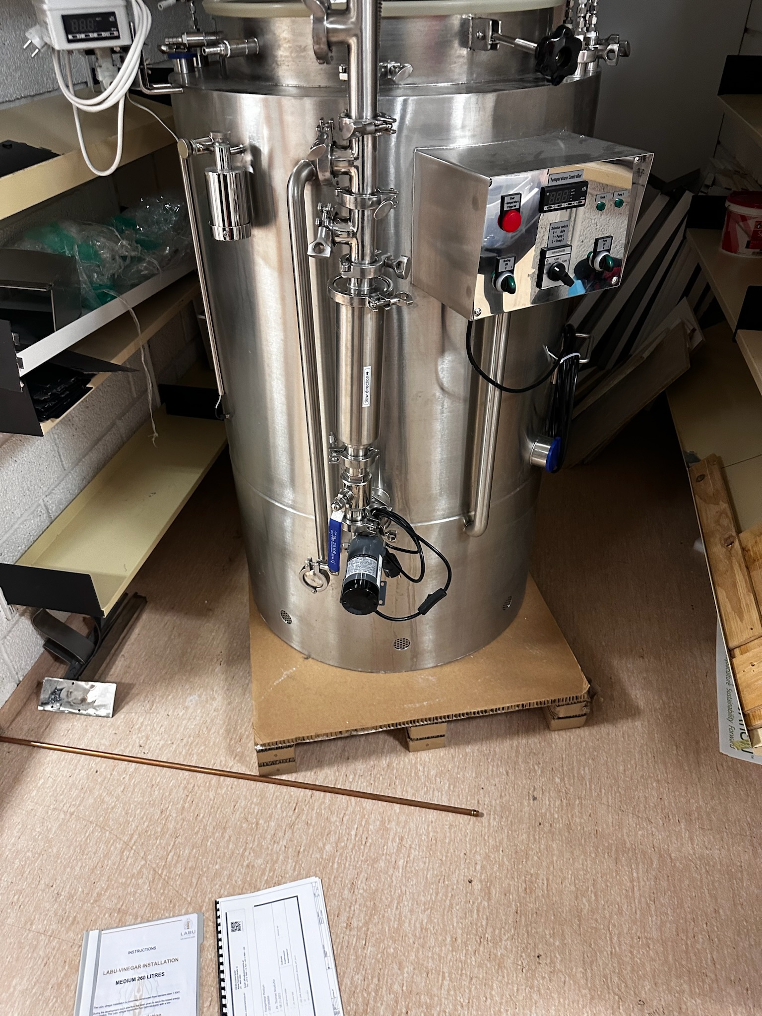 SELT / SOLD Breyttur 300L tankur notaður sem Bioreactor 4