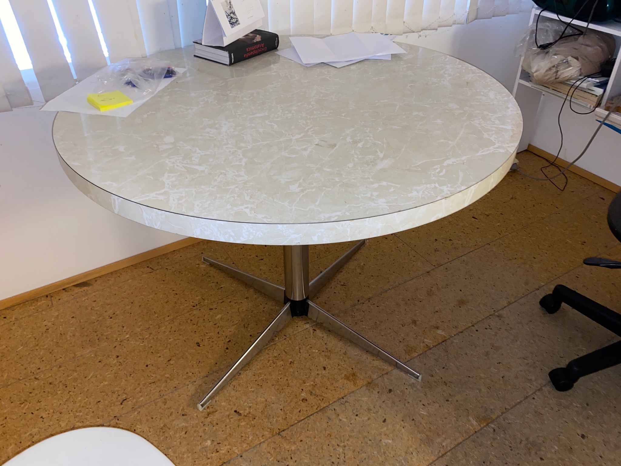 SELT / SOLD Hringborð, B103 x H73 sm. 2